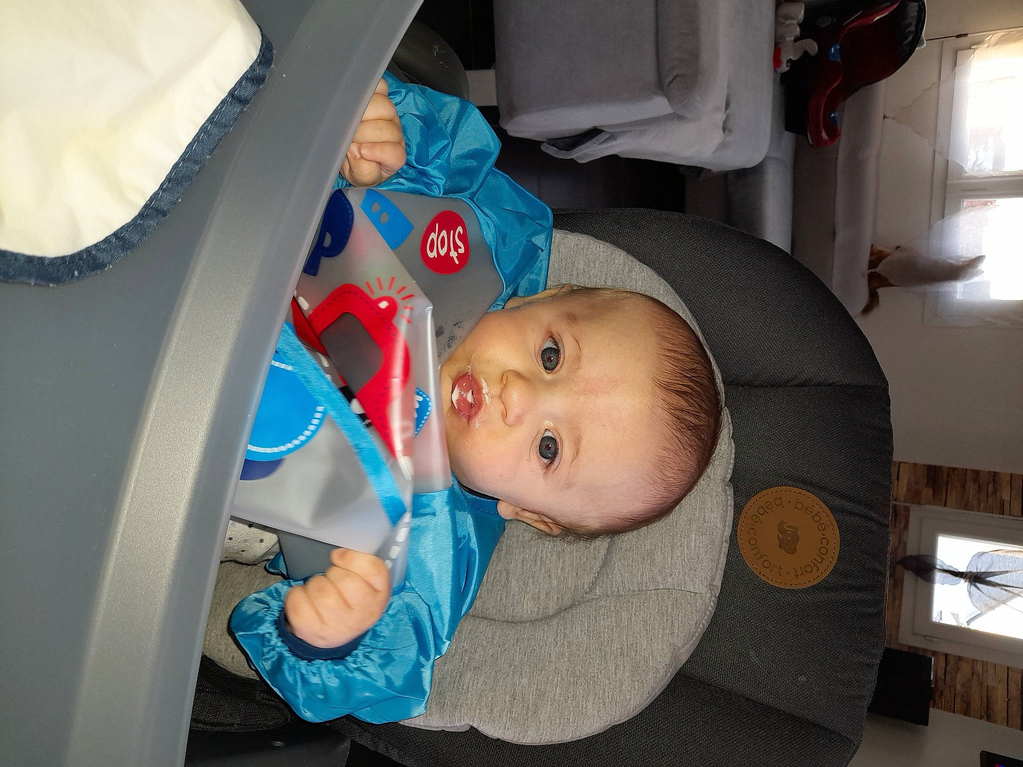 Jamie participe au concours pour gagner de l'argent avec cette photo : auto_part, baby, baby_carriage, baby_in_car_seat, baby_products, baby_safety, baby_toddler_clothing, car_seat, cheek, child, comfort, family_car, infant_bed, motor_vehicle, mouth, person, room, service, toddler, vehicle_door