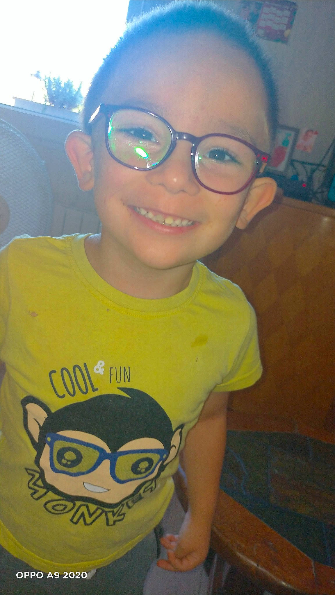 Ethan participe au concours pour gagner de l'argent avec cette photo : chin, eye, eyebrow, eyewear, facial_expression, forehead, glasses, hair, hairstyle, happy, head, joy, mouth, neck, nose, organ, person, skin, sleeve, smile