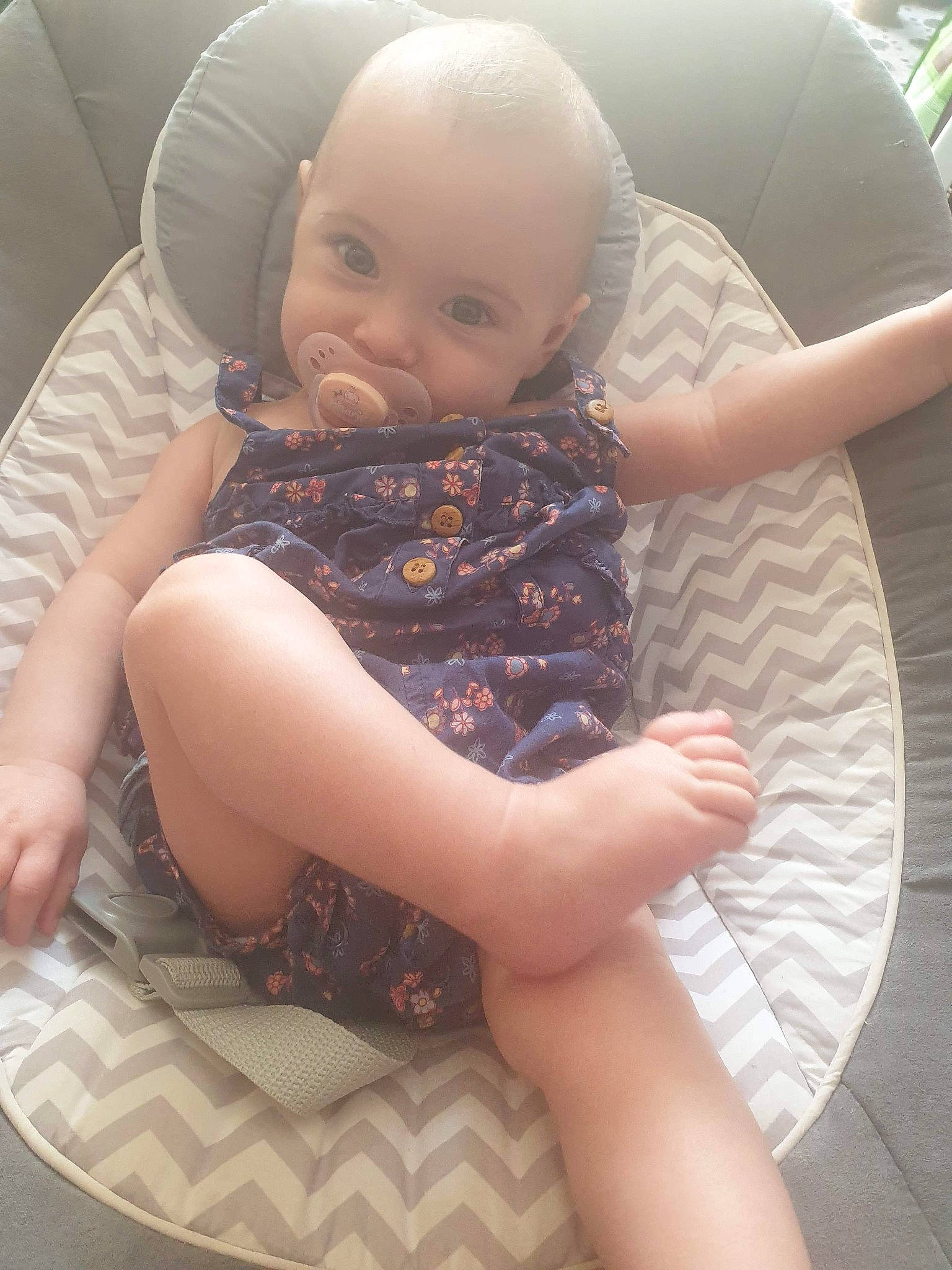 Prïhya a rejoint le concours — aidez-le/la à gagner de superbes lots ! baby, baby_toddler_clothing, comfort, eye, face, finger, hand, head, human_body, iris, joint, leg, lip, mouth, muscle, neck, person, shoulder, skin, smile