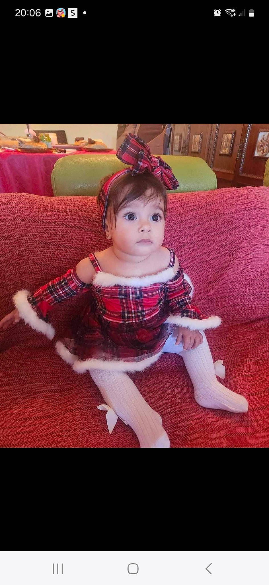 Carla Maria a rejoint le concours — aidez-le/la à gagner de superbes lots ! baby_toddler_clothing, child, couch, doll, dress, eye, fashion_design, human_leg, iris, magenta, pattern, person, pink, plaid, purple, sleeve, tartan, textile, toddler, toy