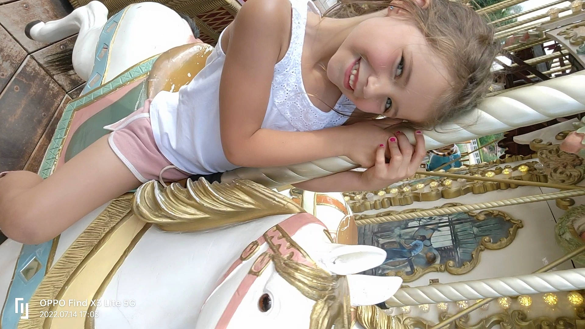 Abie participe au concours pour gagner de l'argent avec cette photo : arm, bowl, chair, child, dishware, dress, eyewear, fun, happy, human_leg, jewellery, joy, leisure, person, plate, sitting, smile, tableware, textile, thigh