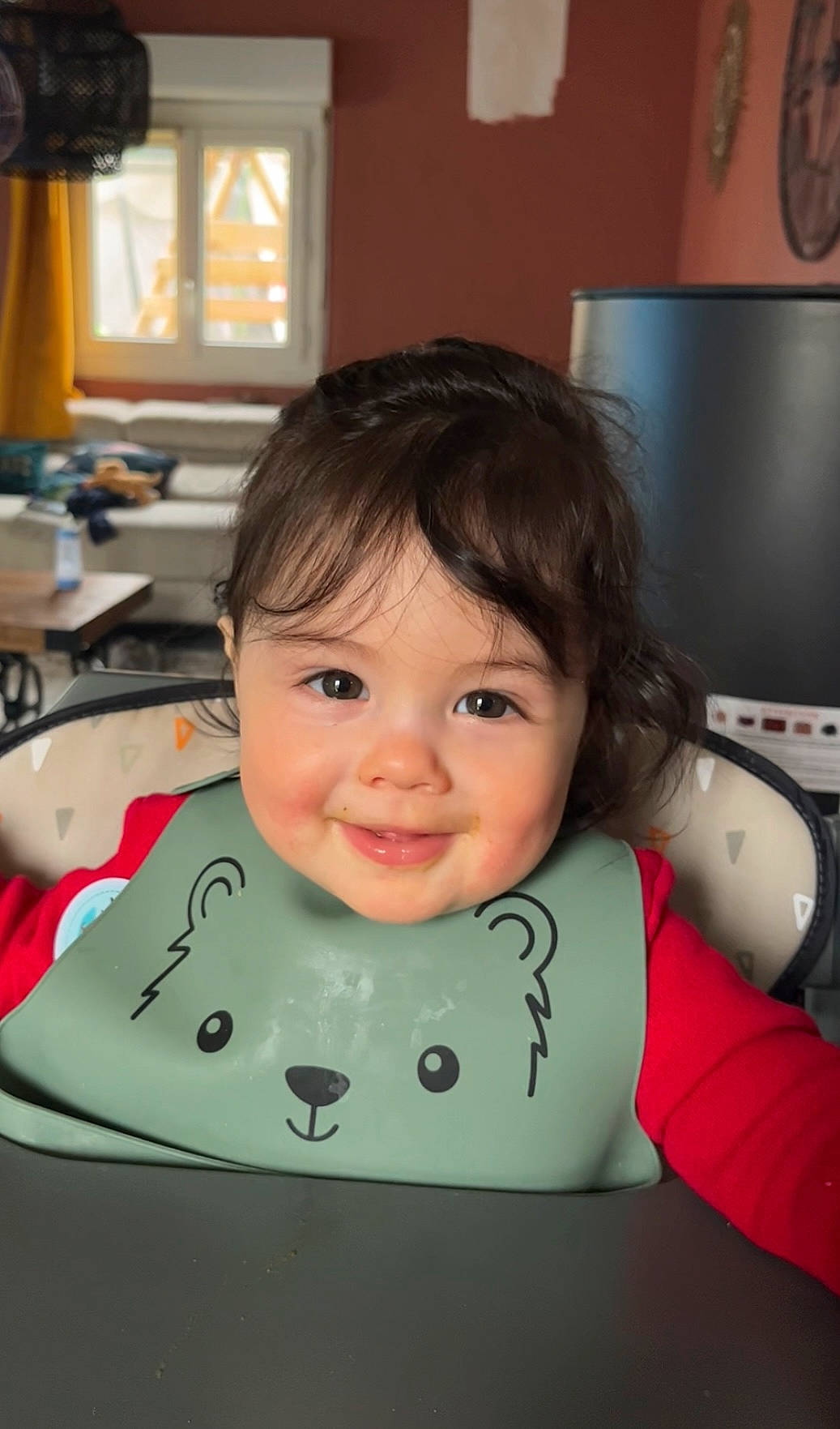 Lenny participe au concours pour gagner de l'argent avec cette photo : baby, baby_toddler_clothing, bib, cheek, child, electronic_device, eyelash, facial_expression, fun, happy, head, home_appliance, joy, lip, nose, person, skin, sleeve, smile, t_shirt