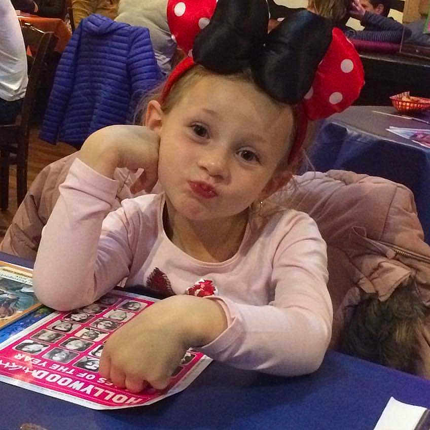 Maïna a rejoint le concours — aidez-le/la à gagner de superbes lots ! child, fun, girl, person, play, product, recreation, toddler
