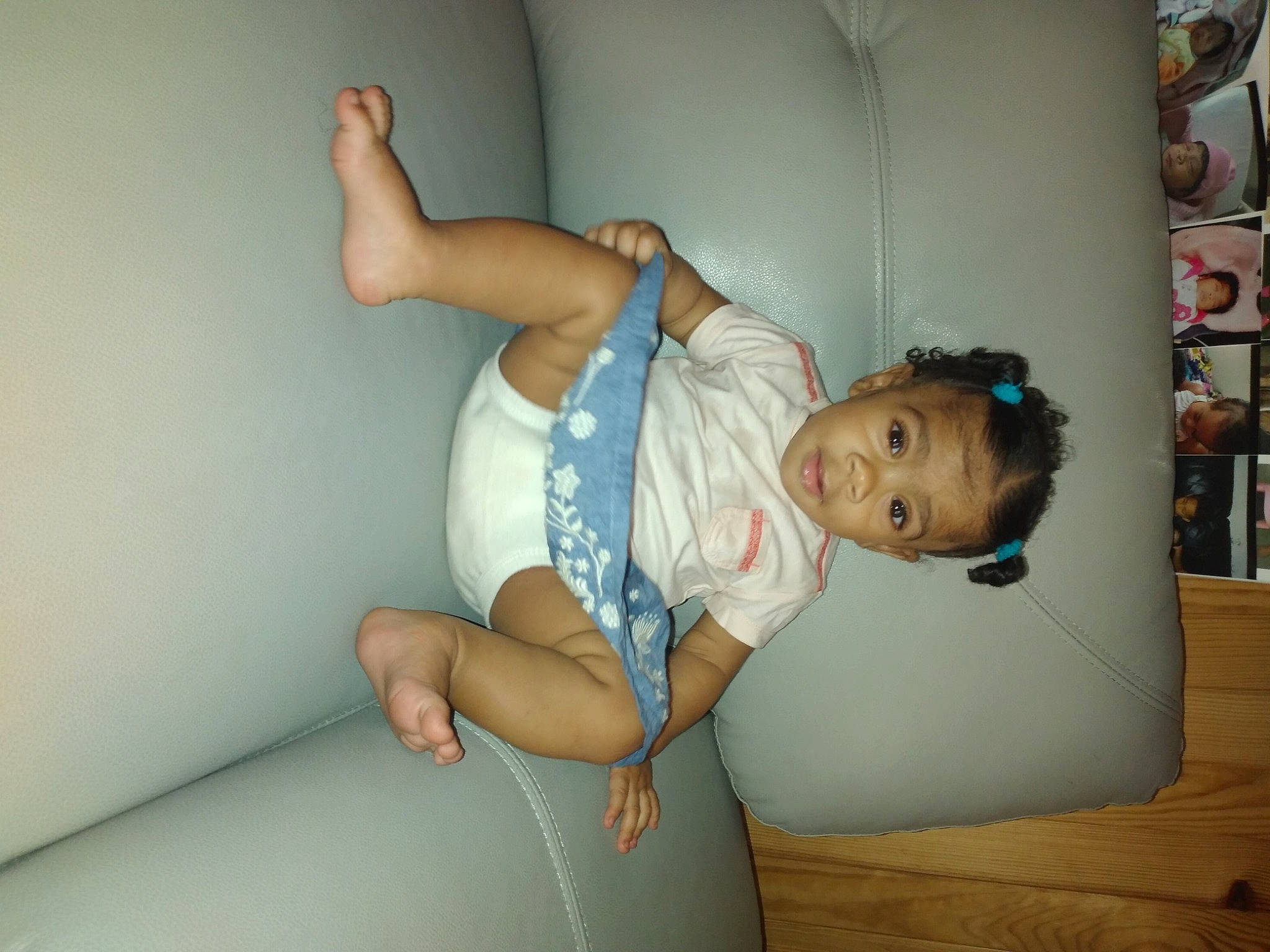 Dievannah a rejoint le concours — aidez-le/la à gagner de superbes lots ! abdomen, baby_toddler_clothing, barefoot, chest, comfort, elbow, flash_photography, floor, flooring, foot, happy, headgear, headwear, human_leg, joint, knee, mouth, person, stomach, thigh