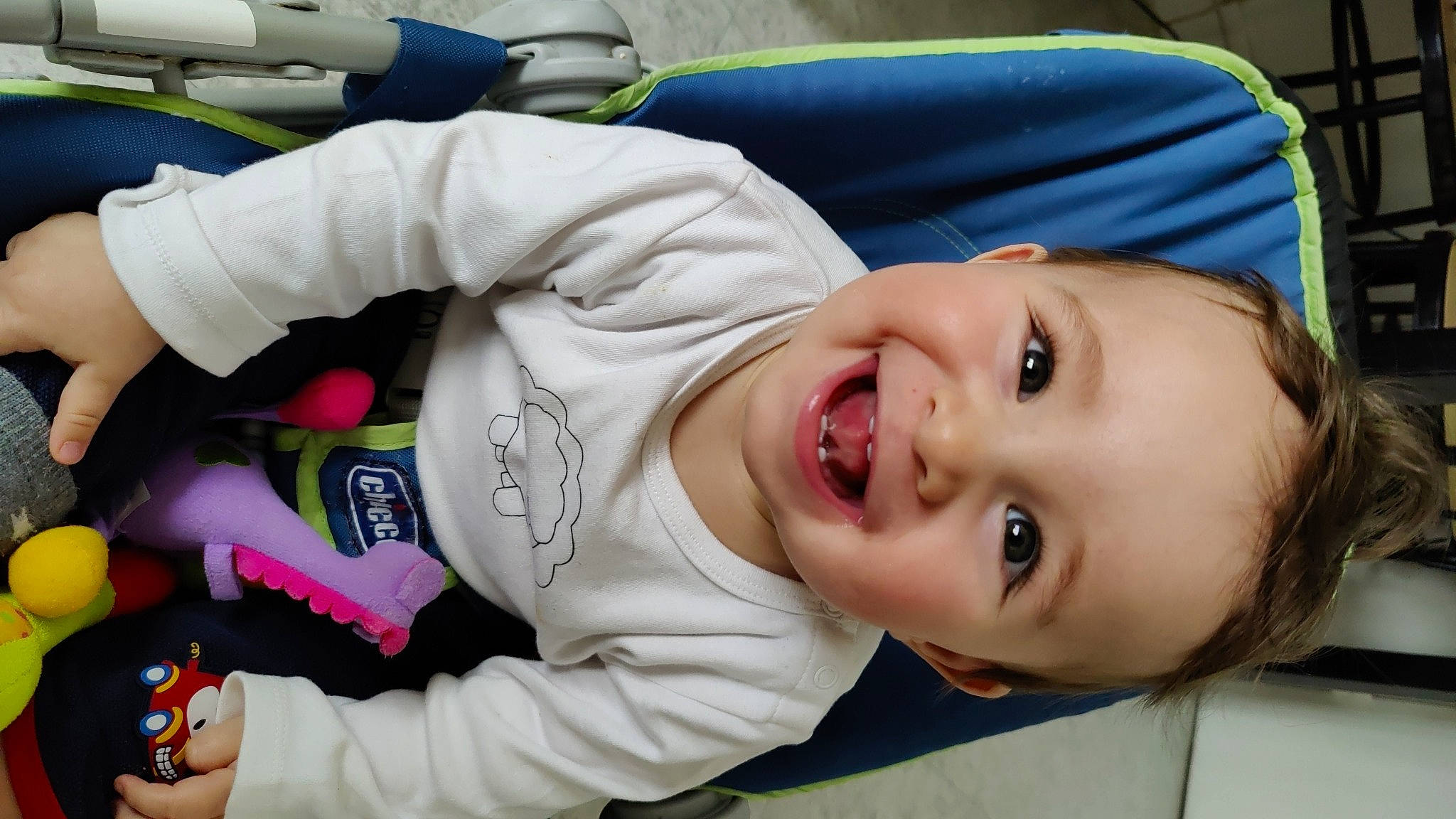 Gary a rejoint le concours — aidez-le/la à gagner de superbes lots ! baby, baby_laughing, baby_products, baby_toddler_clothing, cheek, child, cool, fun, grass, happy, joy, leisure, lip, mammal, mouth, nose, person, product, smile, toddler