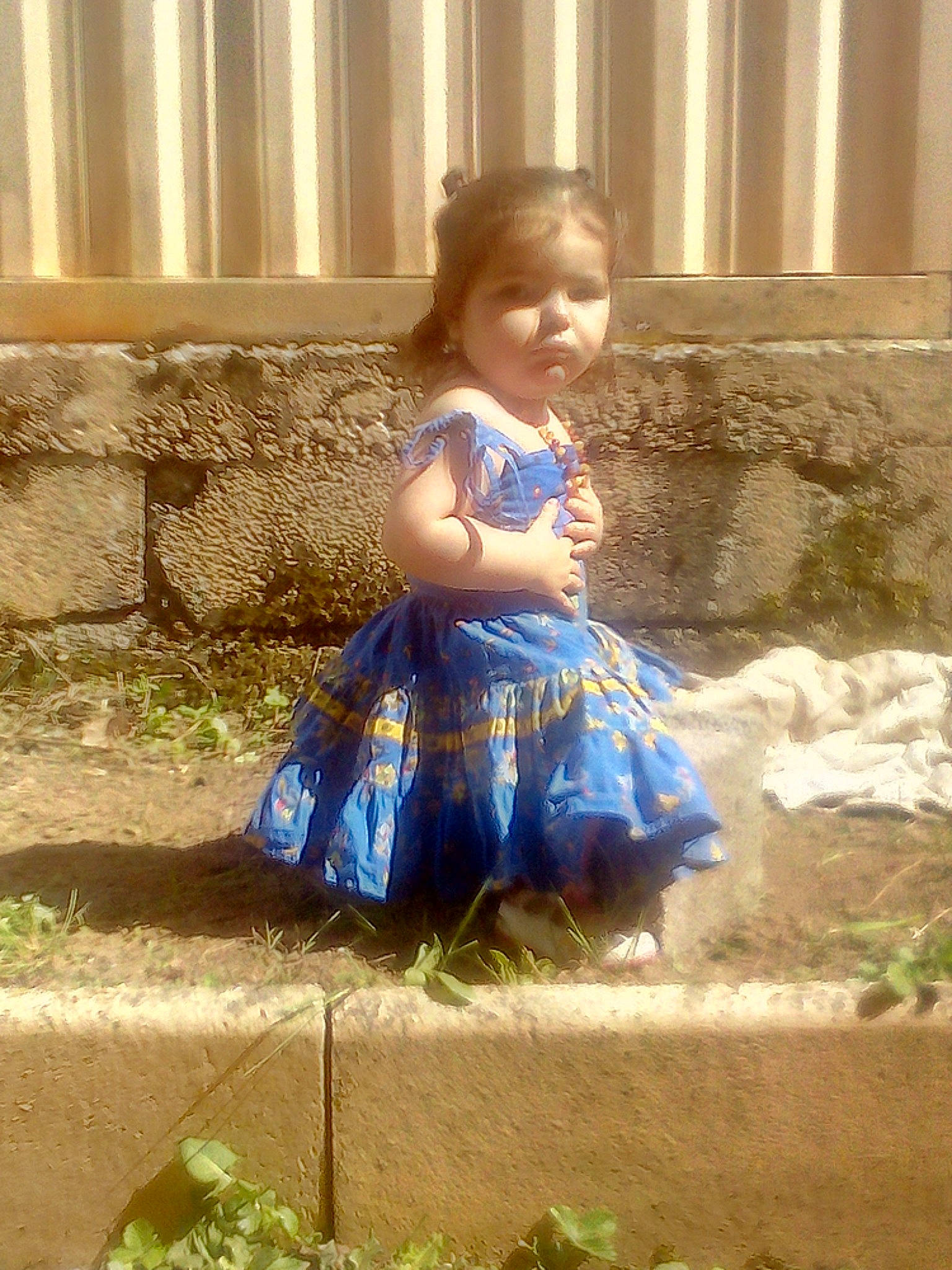 Yllianna participe au concours pour gagner de l'argent avec cette photo : child, dress, person, toddler