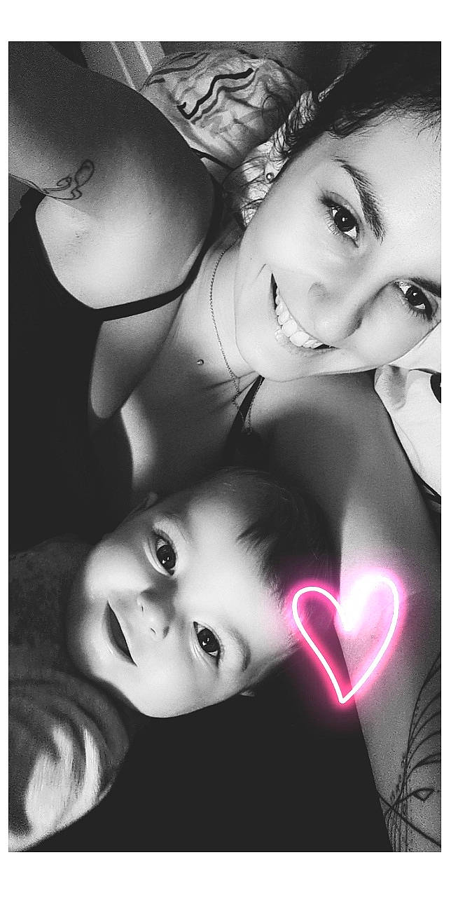 Aÿdenn participe au concours pour gagner de l'argent avec cette photo : black, cheek, chin, eye, eye_liner, eyebrow, eyelash, face, flash_photography, gesture, happy, iris, jaw, joy, lip, mouth, nose, organ, person, photograph