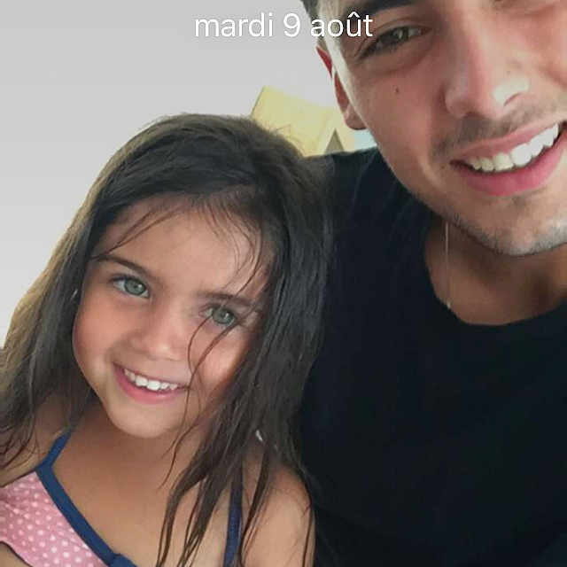 Lilia participe au concours pour gagner de l'argent avec cette photo :