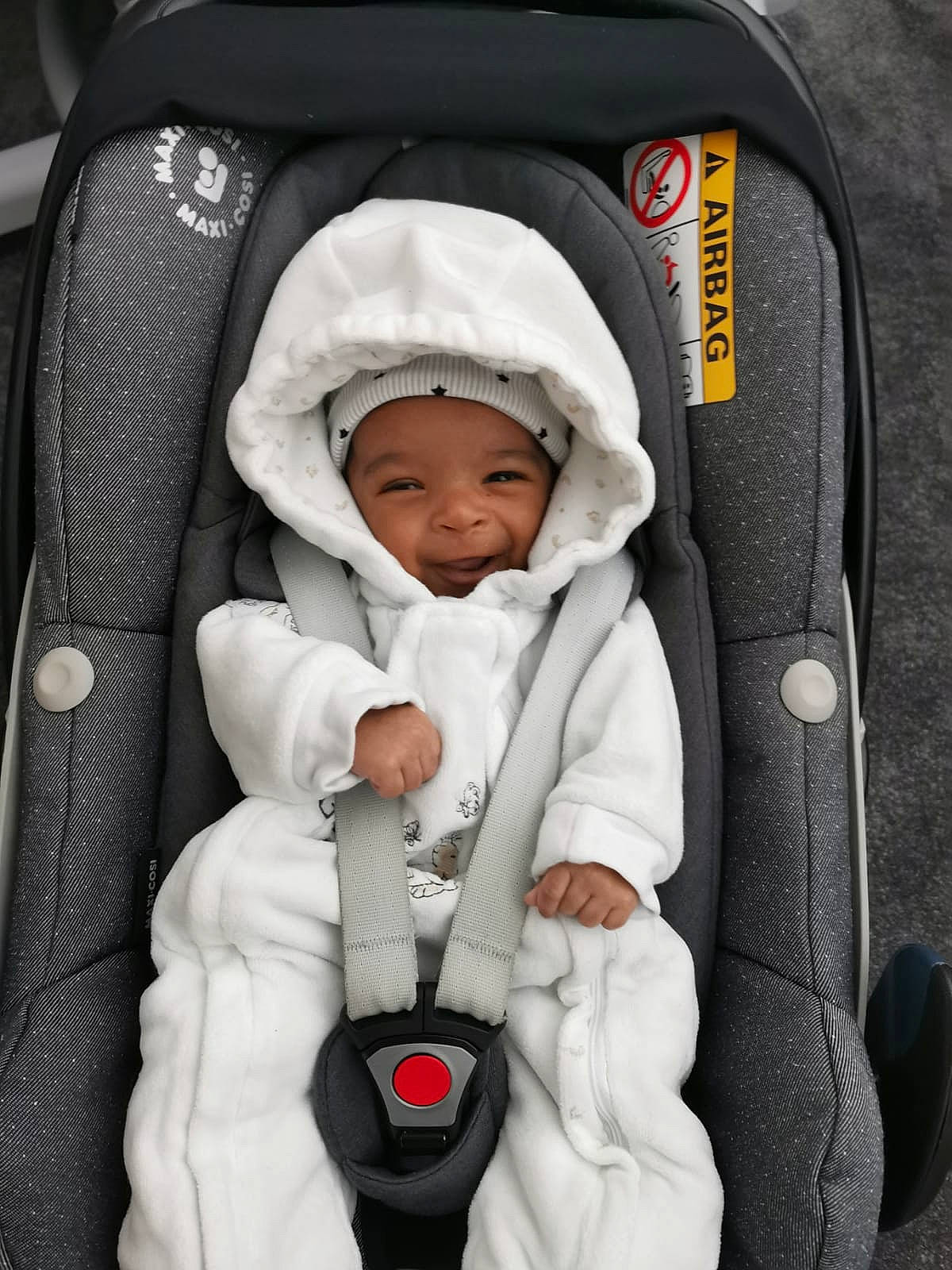 Zaki is registered to the contest to win money with this photo: baby, baby_carriage, baby_products, baby_safety, baby_toddler_clothing, black, car_seat, child, comfort, headwear, infant_bed, person, photograph, photography, product, service, sitting, snapshot, thumb, toddler