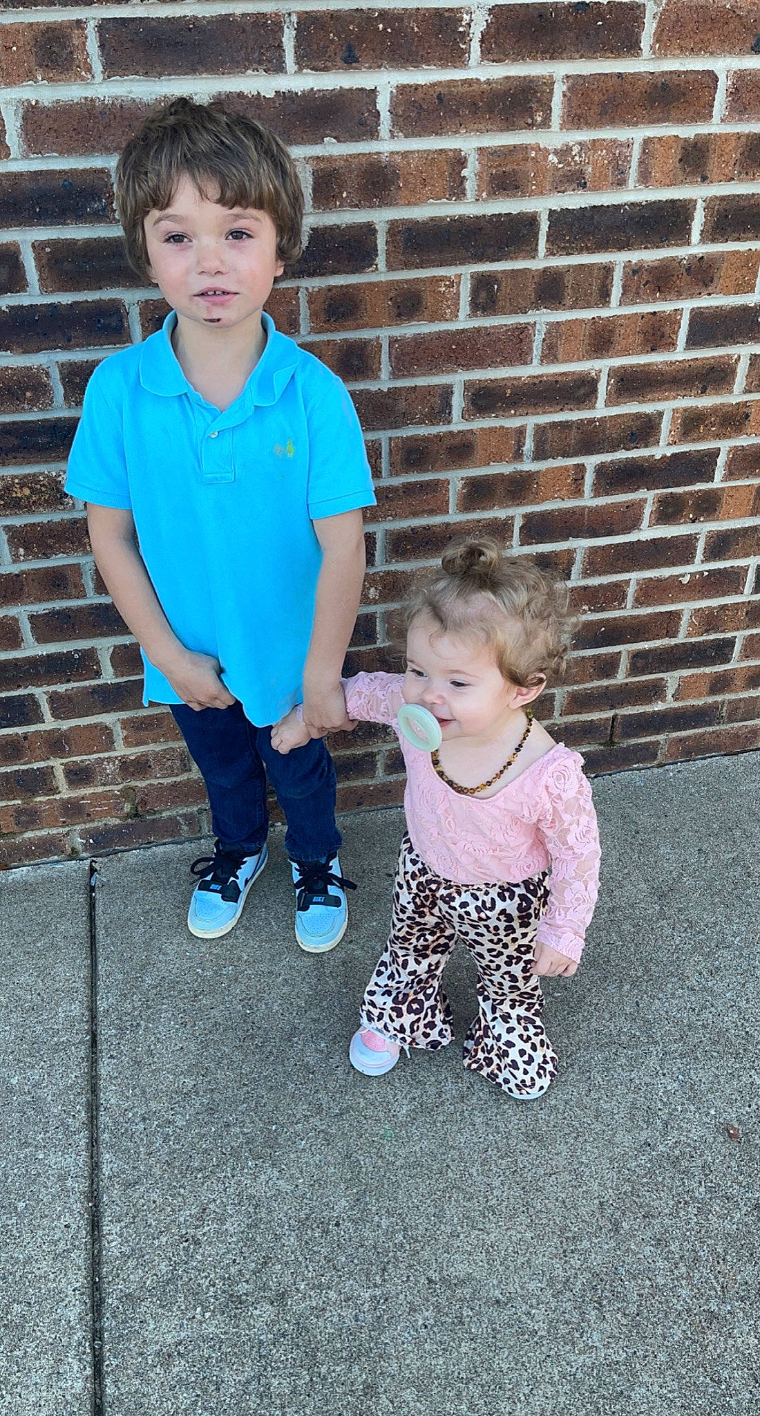 River is registered to the contest to win money with this photo: baby_toddler_clothing, clothing, eye, face, facial_expression, hair, hairstyle, happy, head, human_body, joint, leg, organ, people, person, photograph, pink, skin, sleeve, standing