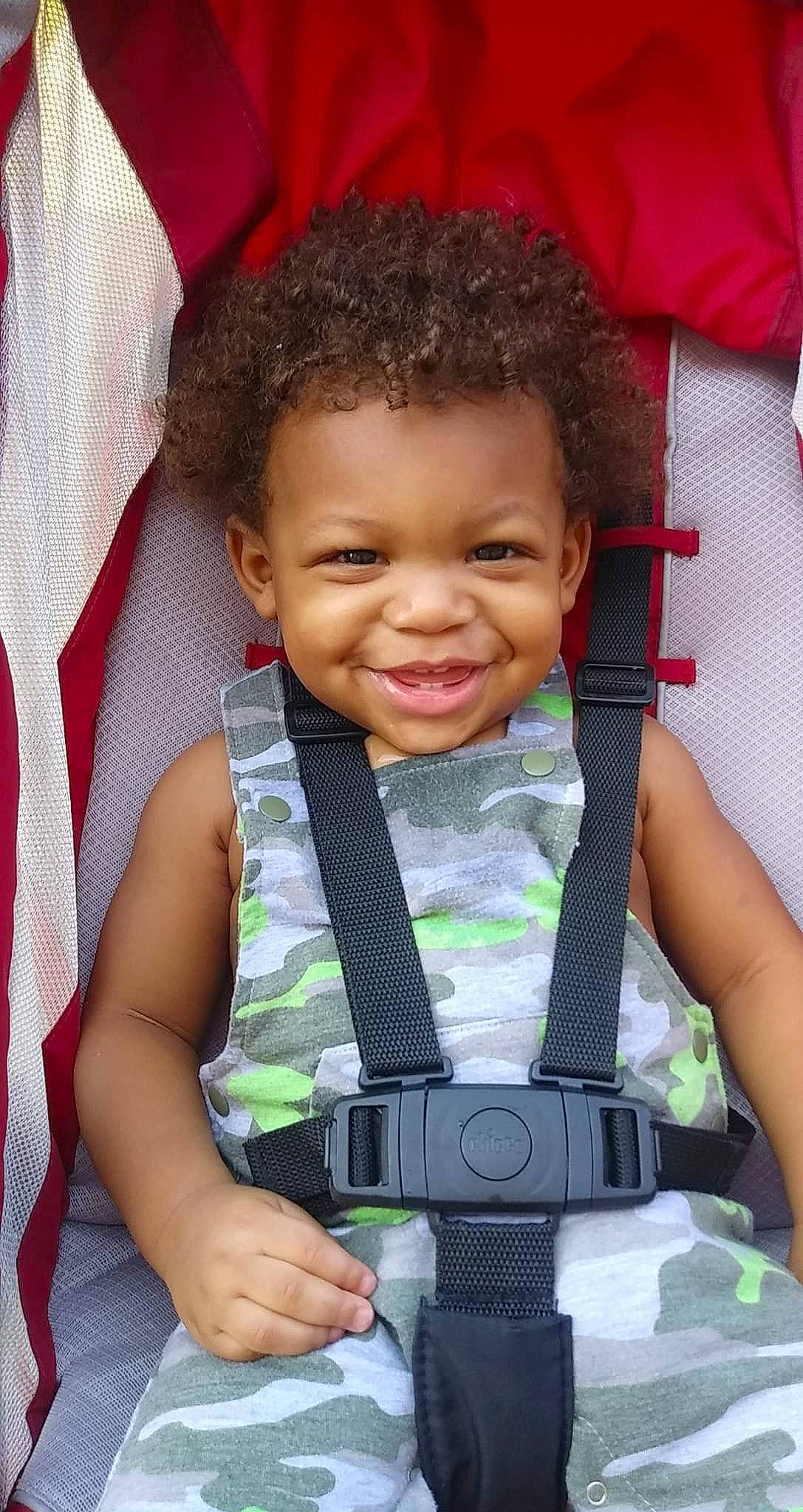 Knowledge is registered to the contest to win money with this photo: baby, baby_carriage, baby_products, baby_toddler_clothing, camera, camera_accessory, camera_lens, cameras_optics, carmine, child, digital_camera, film_camera, joy, lens, pattern, person, red, reflex_camera, strap, textile