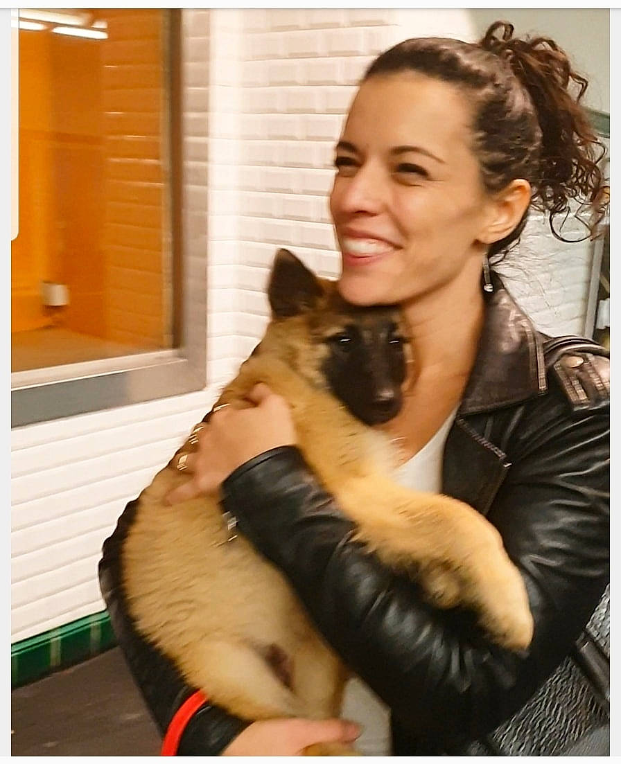 Orya a rejoint le concours — aidez-le/la à gagner de superbes lots ! cat, cat_like_mammal, dog, fur, joy, person, small_to_medium_sized_cats