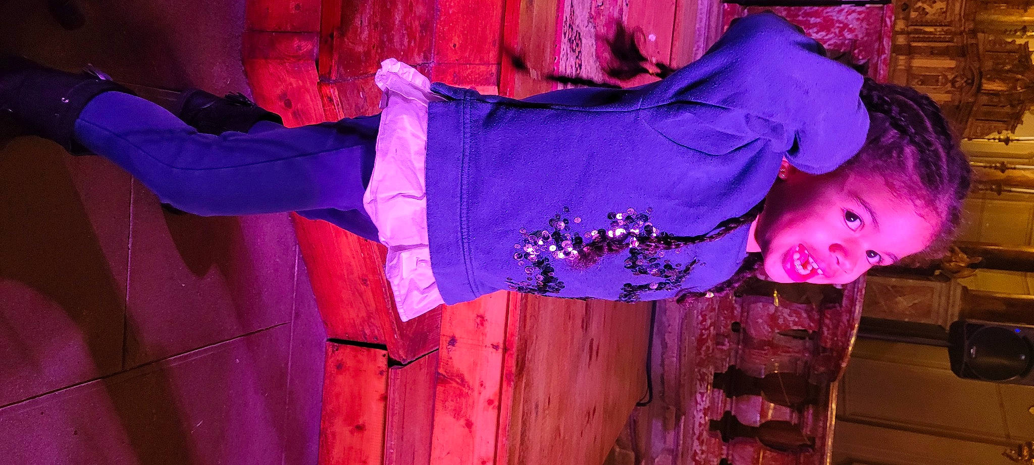 Elisa a rejoint le concours — aidez-le/la à gagner de superbes lots ! door, dress, electric_blue, event, fashion, fashion_design, fun, magenta, orange, person, petal, photograph, pink, plant, purple, red, sleeve, textile, tree, violet