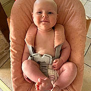 Jeanne participe au concours pour gagner de l'argent avec cette photo : baby, infant, child, smiling, face, skin, arm, leg, foot, hand, seat, cushion, harness, fabric, floor, tile, indoor, person, comfort, home