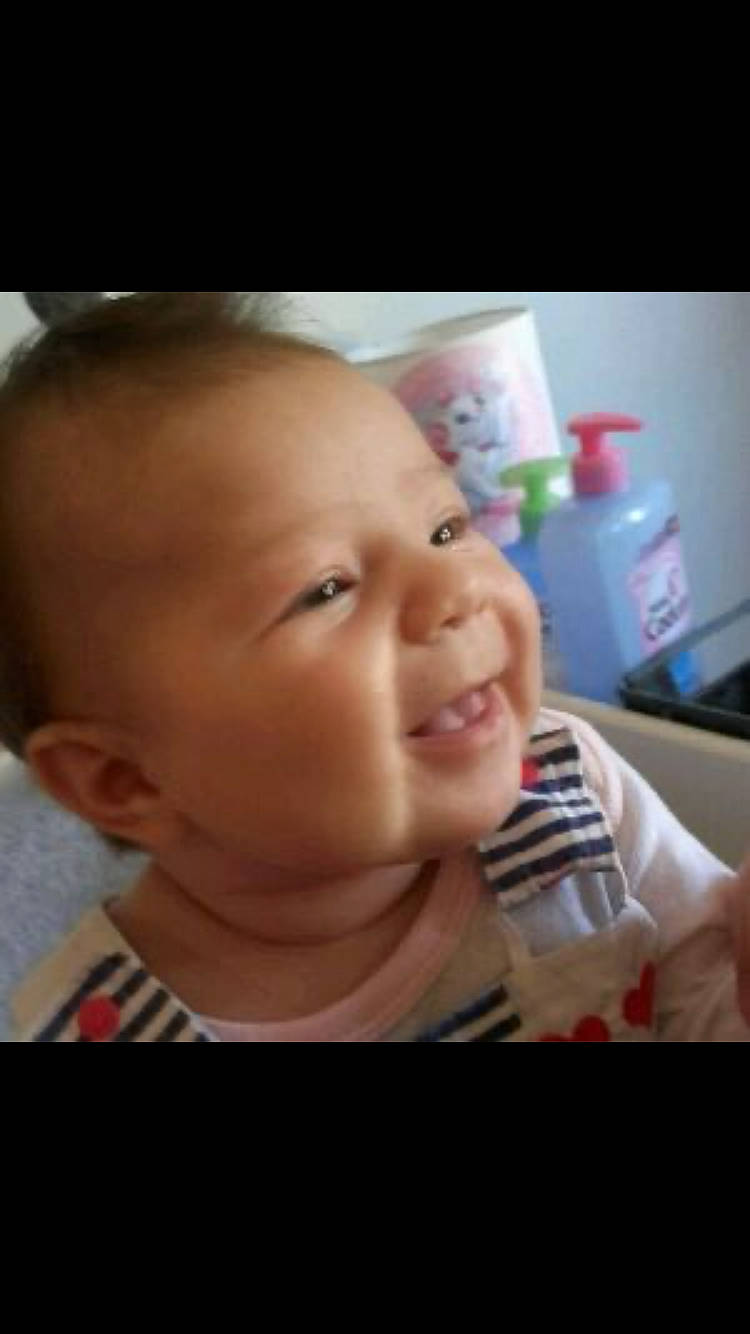 Mia a rejoint le concours — aidez-le/la à gagner de superbes lots ! baby, baby_toddler_clothing, cheek, child, cool, ear, eyebrow, eyelash, forehead, fun, happy, iris, jaw, lip, mouth, nose, person, skin, smile, thumb