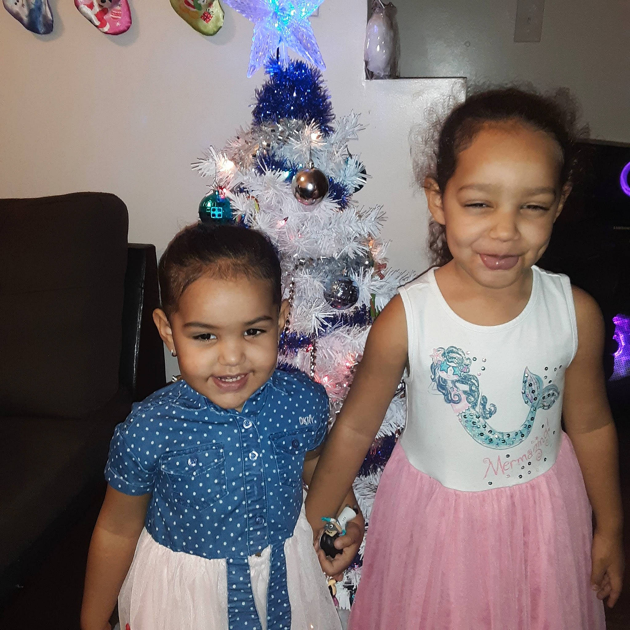 Elianna is registered to the contest to win money with this photo: blue, child, day, event, fun, girl, happiness, joy, party, person, smile, textile, toddler