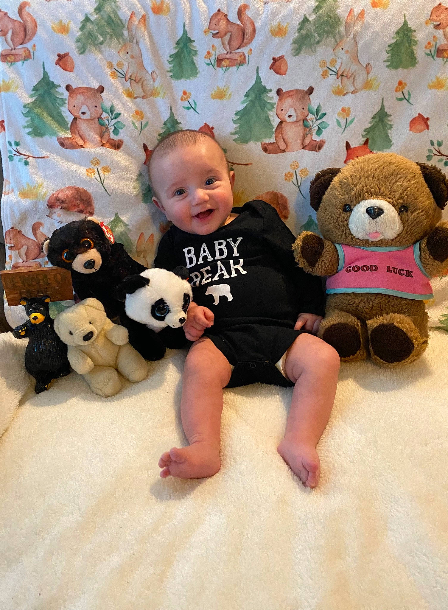 Koa is registered to the contest to win money with this photo: arm, baby, baby_toddler_clothing, comfort, fun, happy, head, human_body, joy, mammal, person, pink, plant, plush, smile, stuffed_toy, t_shirt, teddy_bear, textile, toddler