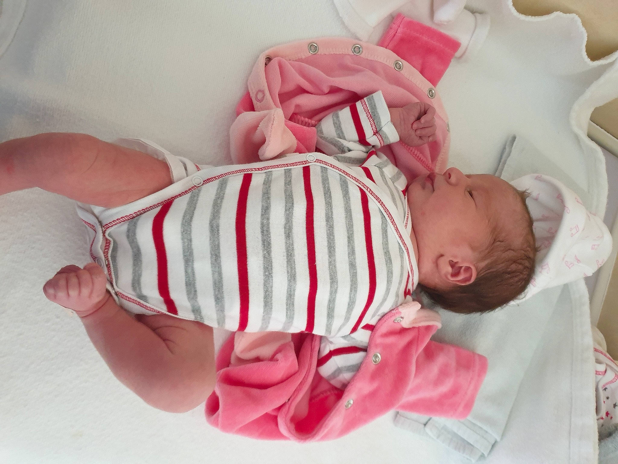 Selina a rejoint le concours — aidez-le/la à gagner de superbes lots ! baby, baby_products, baby_sleeping, baby_toddler_clothing, birth, child, linens, person, pink, product, sleep, textile, toddler