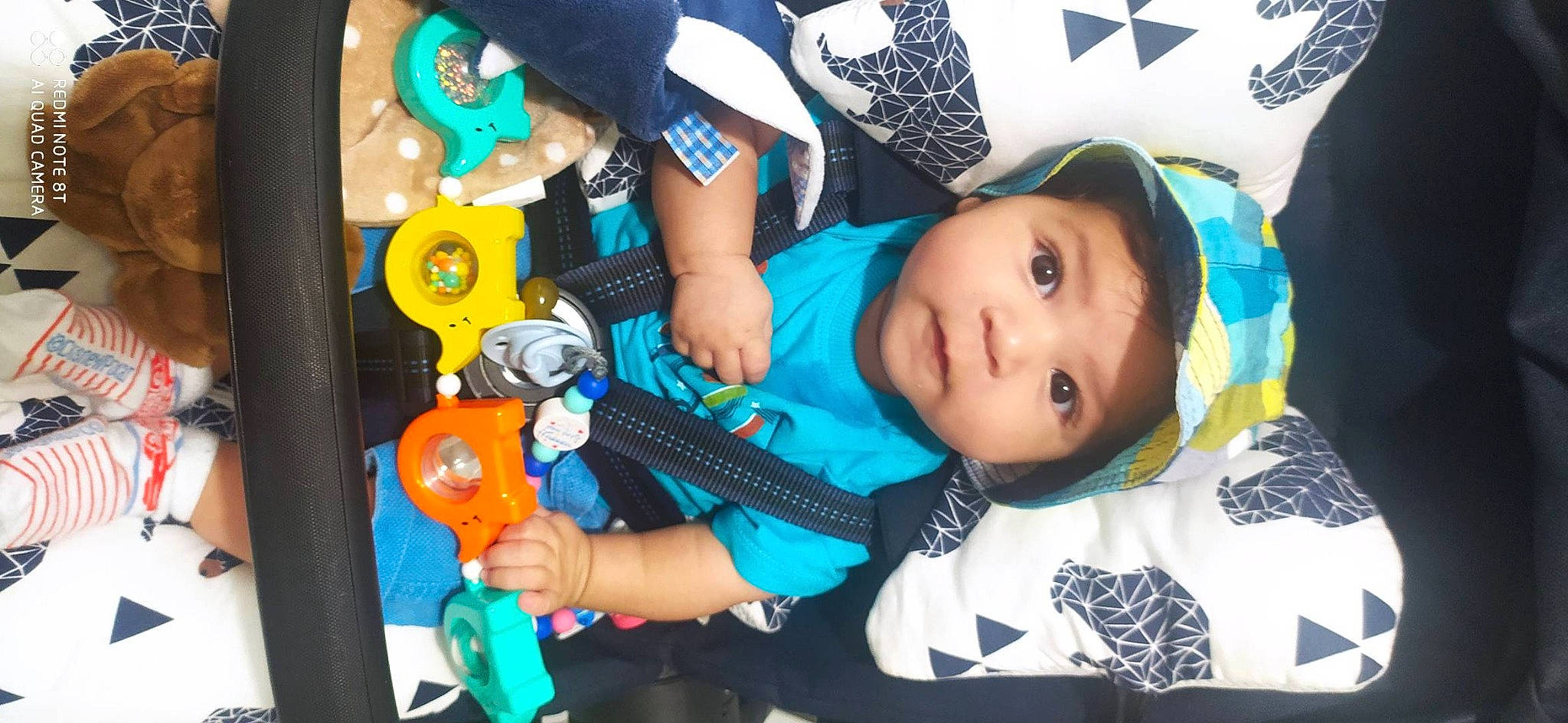 Nahel a rejoint le concours — aidez-le/la à gagner de superbes lots ! arm, baby, baby_products, baby_toddler_clothing, blue, child, cool, electric_blue, fun, happy, headwear, leisure, musical_instrument, pattern, person, play, room, sitting, t_shirt, toddler