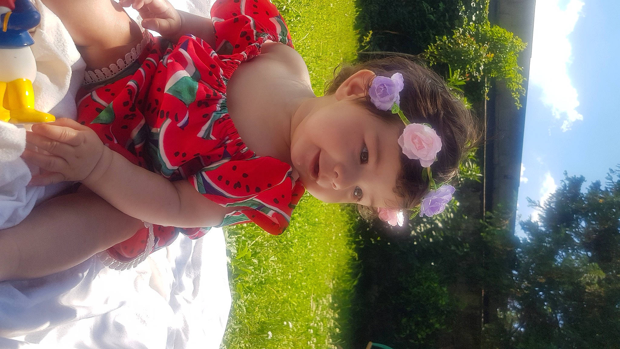 Eline participe au concours pour gagner de l'argent avec cette photo : arm, baby, baby_toddler_clothing, beauty, child, event, fun, grass, happy, leisure, magenta, people_in_nature, person, pink, plant, recreation, skin, summer, sunlight, toddler