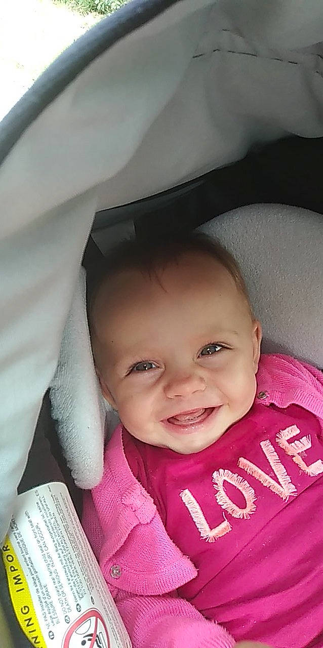 Inès a rejoint le concours — aidez-le/la à gagner de superbes lots ! baby, cheek, child, chin, eye, eyebrow, face, forehead, head, joy, lip, mouth, nose, person, pink, skin, smile, toddler