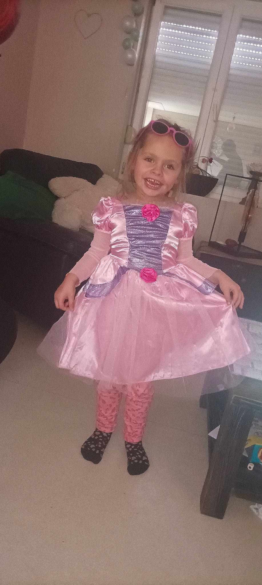 Inès a rejoint le concours — aidez-le/la à gagner de superbes lots ! baby_toddler_clothing, child, day_dress, dress, embellishment, event, fashion_accessory, fashion_design, fun, headwear, human_leg, joy, magenta, one_piece_garment, pattern, person, pink, ruffle, skin, sleeve