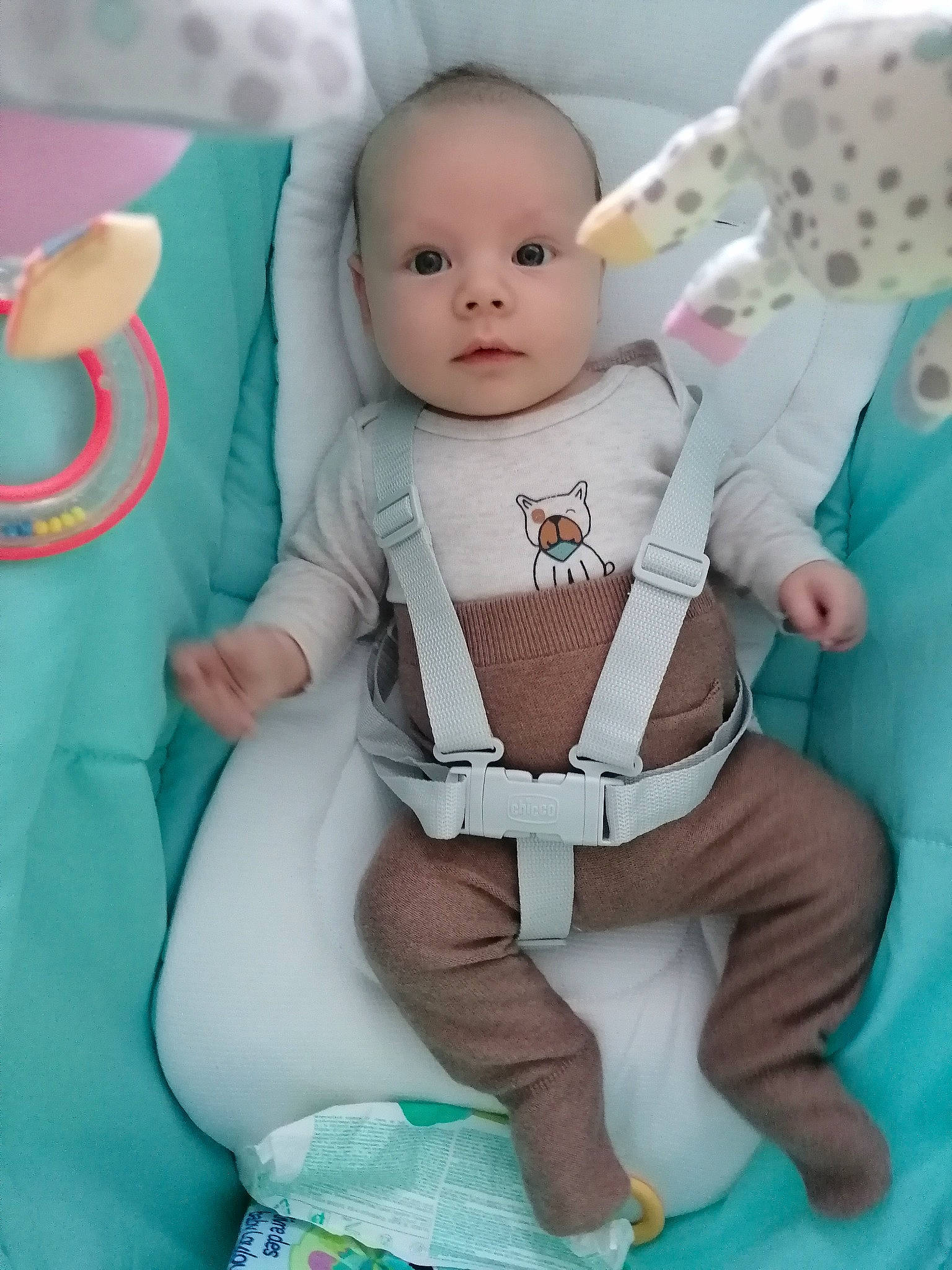 Arsène a rejoint le concours — aidez-le/la à gagner de superbes lots ! arm, baby, baby_products, baby_toddler_clothing, cheek, chest, child, comfort, doll, eyelash, hand, joint, linens, pattern, person, pink, sitting, skin, sleeve, toy