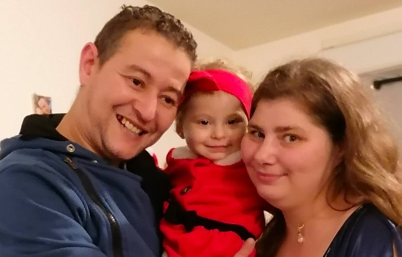 Nellya a rejoint le concours — aidez-le/la à gagner de superbes lots ! baby, child, event, family, fun, happy, holiday, hug, iris, jewellery, joy, laugh, leisure, love, magenta, necklace, person, recreation, selfie, smile