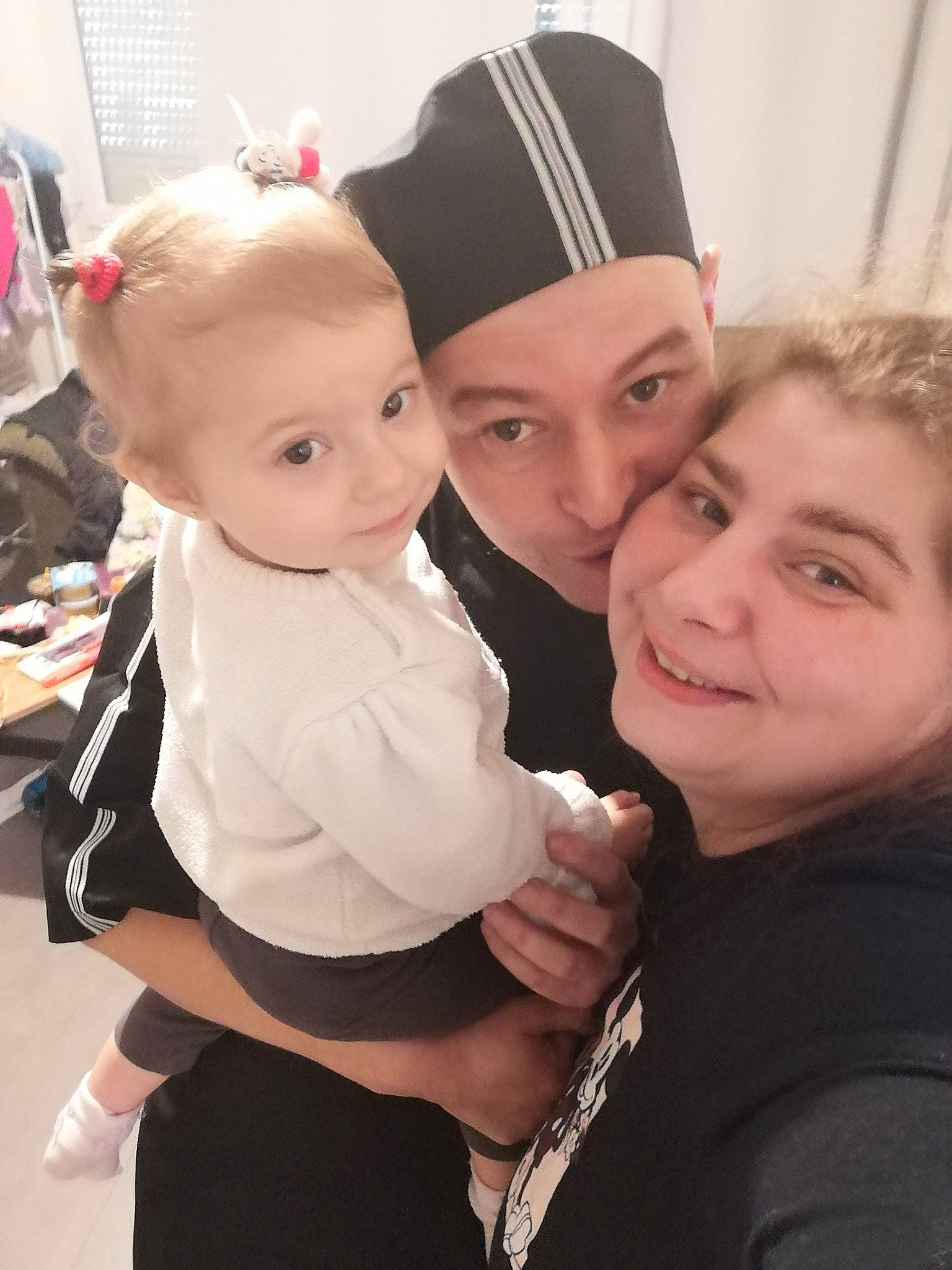 Nellya a rejoint le concours — aidez-le/la à gagner de superbes lots ! baby, child, costume_hat, event, face, formal_wear, fun, gesture, happy, headgear, headwear, joy, laugh, person, room, service, smile, toddler, tradition, uniform