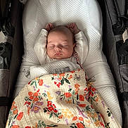 Leonie participe au concours pour gagner de l'argent avec cette photo : baby, sleeping, blanket, floral, infant, baby_carrier, peaceful, cute, cozy, soft_lighting, portrait, child, clothing, fabric, resting, indoors, newborn, face, hands, comfort