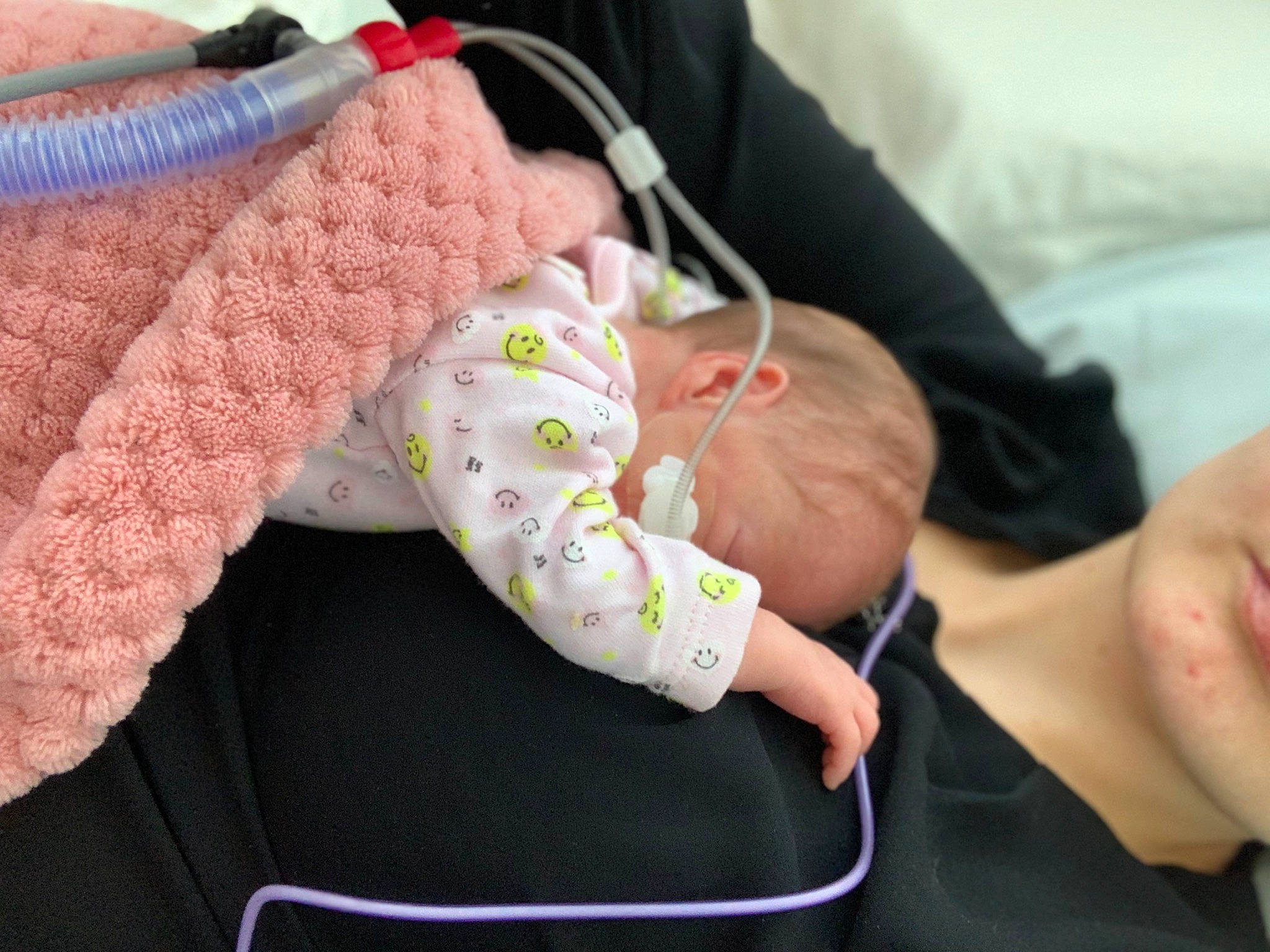 Rose participe au concours pour gagner de l'argent avec cette photo : baby, baby_products, baby_toddler_clothing, child, comfort, fashion_accessory, finger, fun, happy, nail, nose, pattern, person, product, sitting, skin, sleeve, thumb, toddler, wool