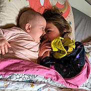 Leiré participe au concours pour gagner de l'argent avec cette photo : baby, bed, blanket, child, cozy, cuddling, cute, face, family, happy, hugging, indoors, joy, pajamas, person, plush_toy, siblings, sleepwear, smiling, toddler