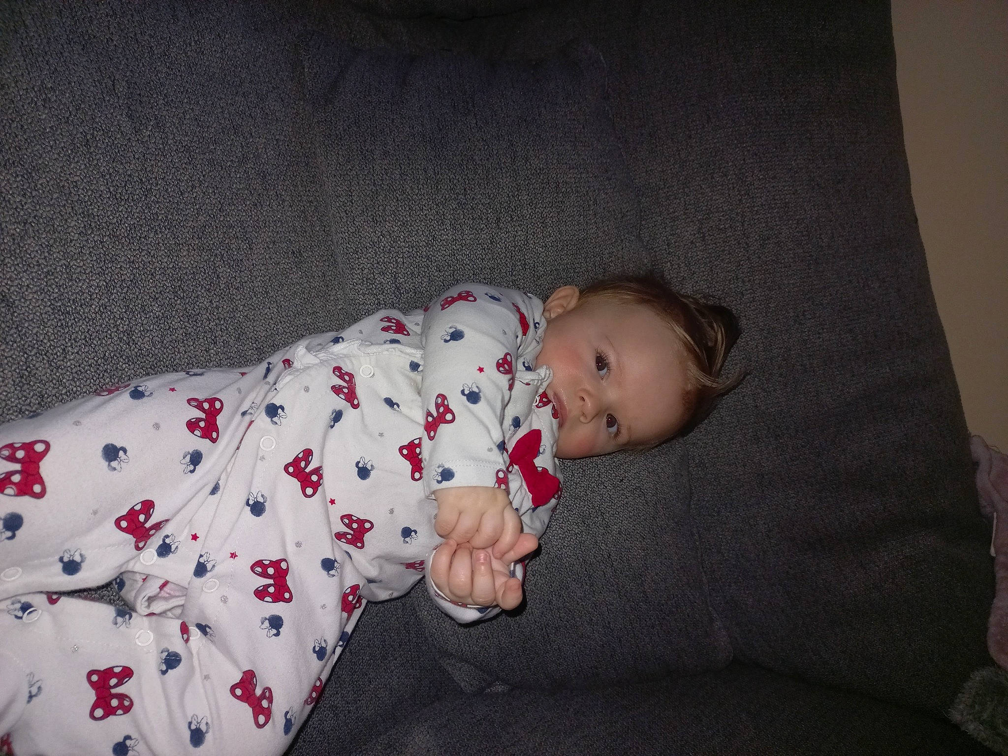 Alessia participe au concours pour gagner de l'argent avec cette photo : baby, baby_products, baby_toddler_clothing, bedding, carmine, cheek, child, collar, comfort, dress, grass, linens, pattern, person, room, sitting, skin, sleeve, t_shirt, toddler