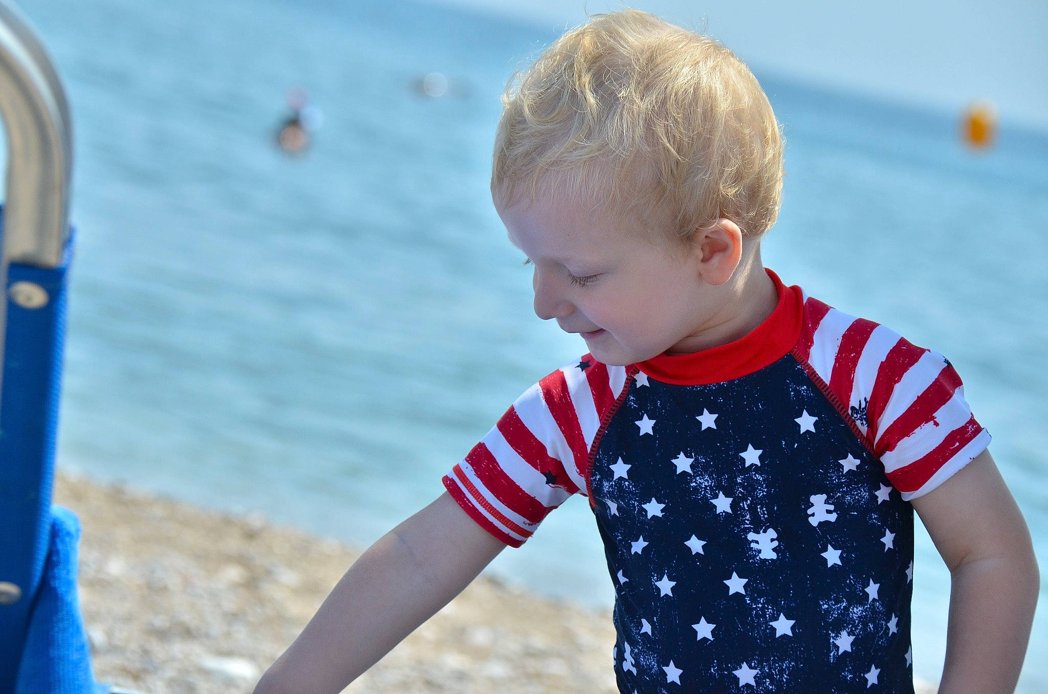 Steeven participe au concours pour gagner de l'argent avec cette photo : baby, beach, child, fun, leisure, ocean, person, play, product, recreation, sand, sea, smile, summer, t_shirt, toddler, vacation, water