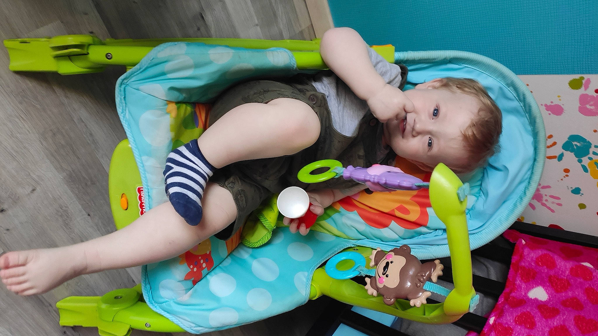 Yllan participe au concours pour gagner de l'argent avec cette photo : baby, baby_products, baby_toddler_clothing, baby_toys, child, comfort, fun, happy, human_leg, knee, mouth, person, plastic, play, sitting, skin, sock, thigh, toddler, toy