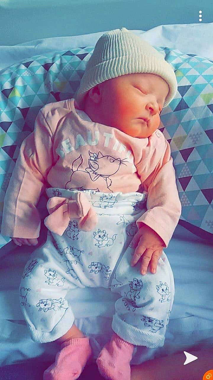 Lilie-rose a rejoint le concours — aidez-le/la à gagner de superbes lots ! baby, baby_sleeping, baby_toddler_clothing, cap, child, comfort, cool, happy, head, headgear, headwear, human_body, mouth, organ, person, photograph, pink, purple, skin, sleeve