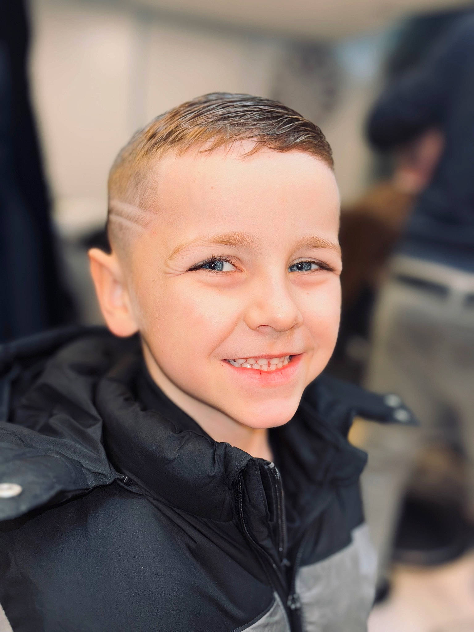 Ethann participe au concours pour gagner de l'argent avec cette photo : buzz_cut, caesar_cut, cheek, child, crew_cut, electric_blue, event, eyelash, flash_photography, fun, happy, jaw, joy, laugh, leather, person, portrait_photography, sleeve, smile, white_collar_worker