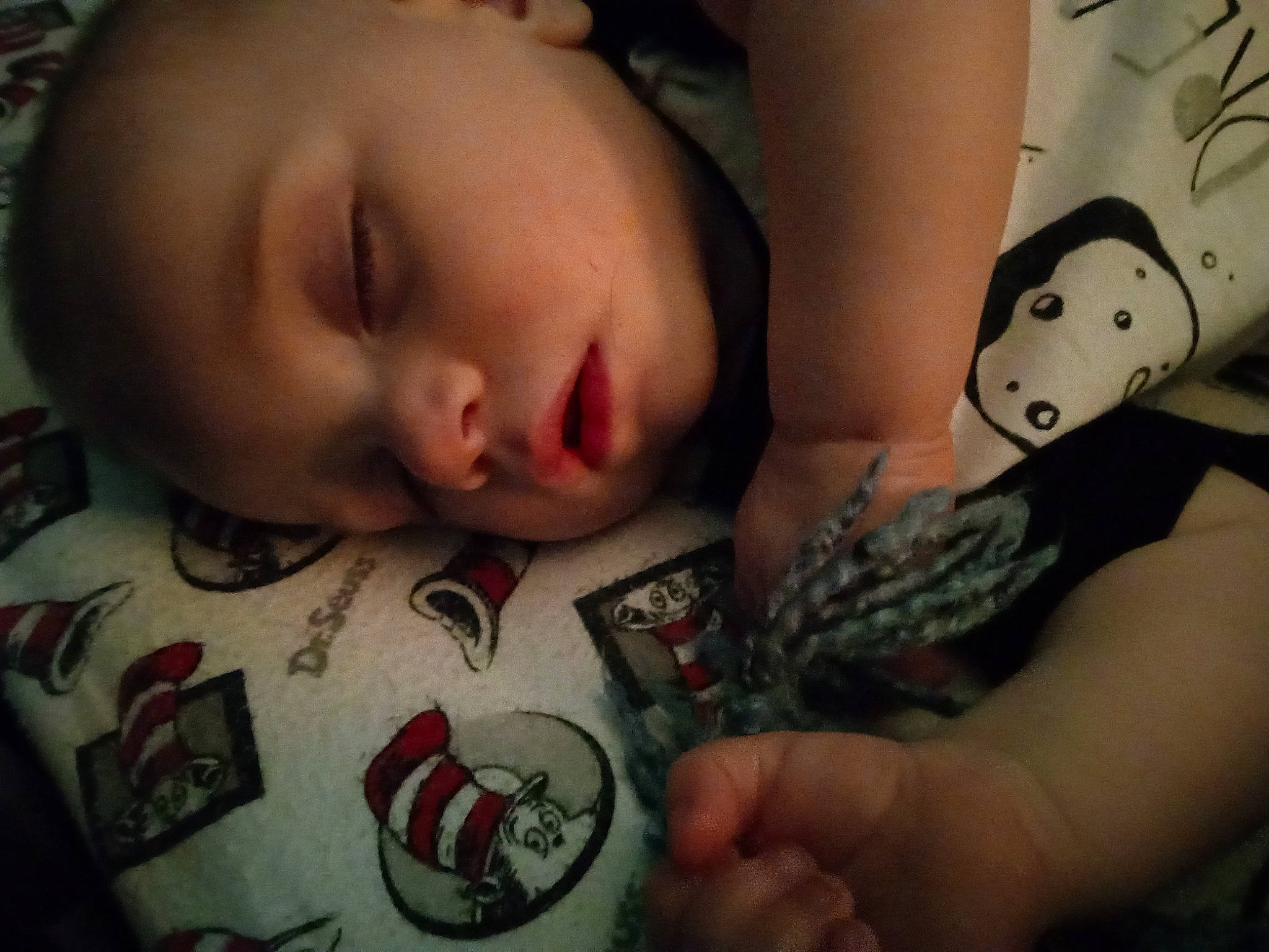 Parker is registered to the contest to win money with this photo: cheek, comfort, cool, eye, eyebrow, eyelash, facial_expression, finger, forehead, gesture, hairstyle, head, headgear, jaw, lip, mammal, mouth, neck, nose, person