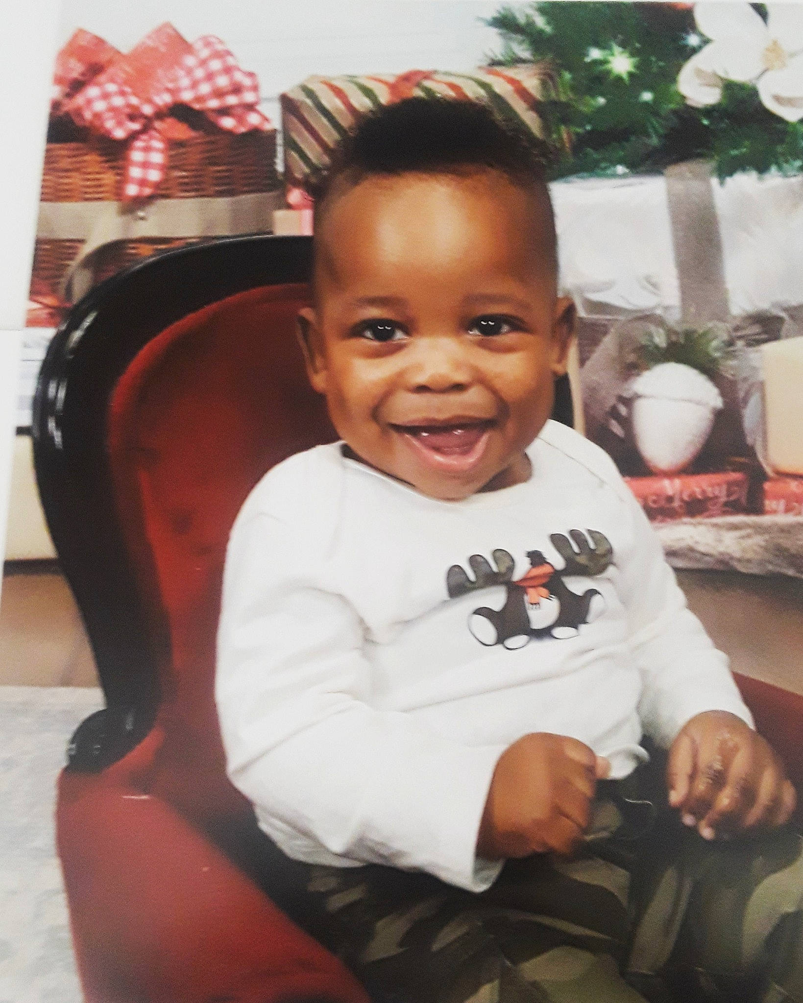 Mehki is registered to the contest to win money with this photo: baby, cheek, child, electronic_device, face, facial_expression, forehead, happy, head, joy, person, sitting, skin, smile, toddler