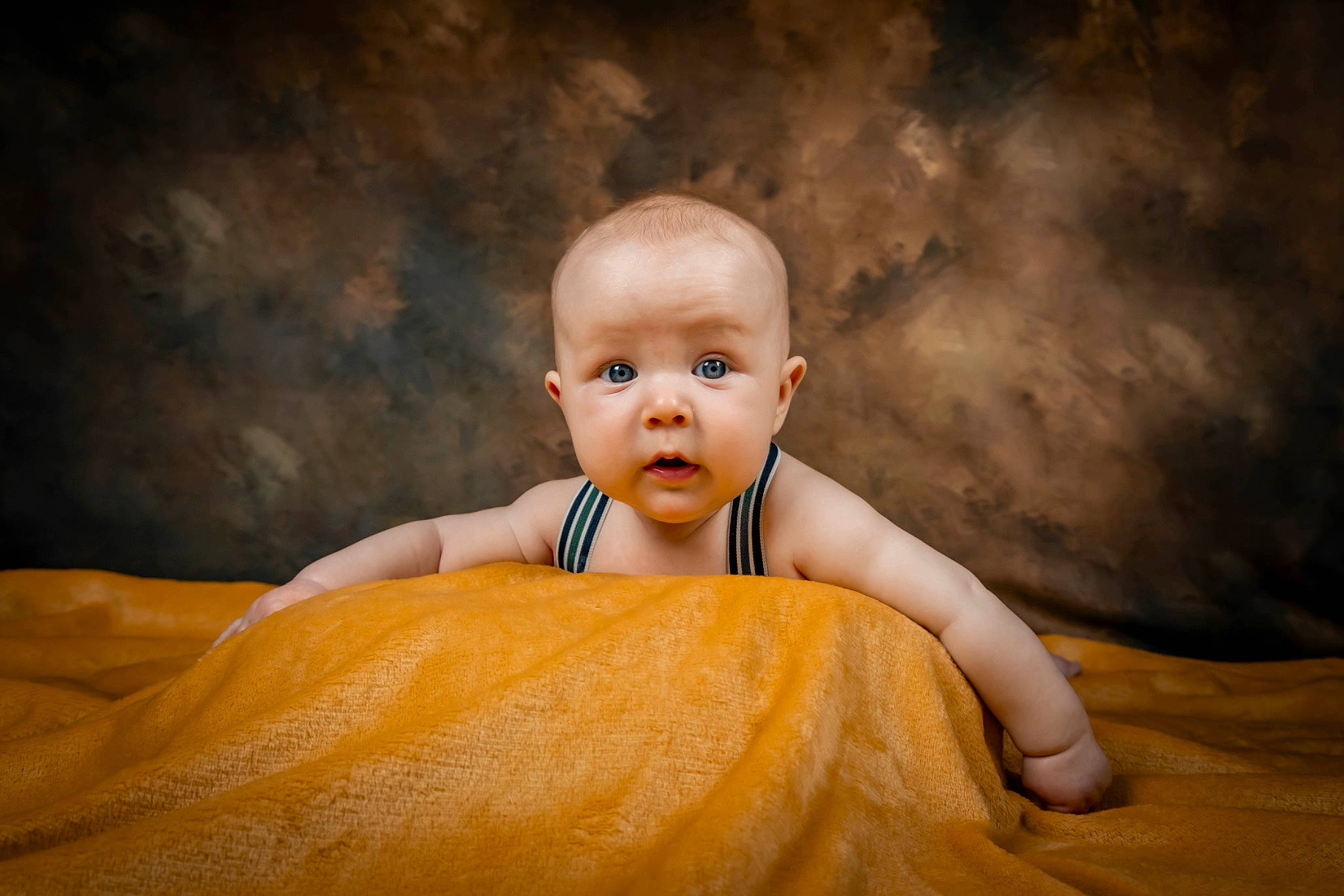 Lyam a rejoint le concours — aidez-le/la à gagner de superbes lots ! art, baby, cheek, child, close_up, comfort, face, flash_photography, fun, grass, hair, happy, head, landscape, nose, people_in_nature, person, sitting, skin, surprise