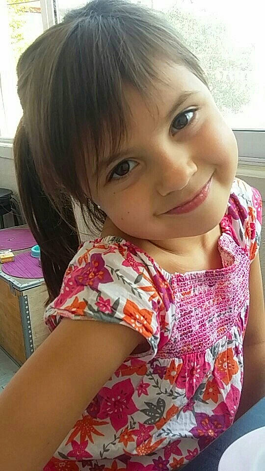 Célina participe au concours pour gagner de l'argent avec cette photo : black_hair, blond, brown_hair, cheek, child, child_model, face, forehead, girl, hair, hair_coloring, hairstyle, human_hair_color, joy, lip, long_hair, neck, person, product, skin