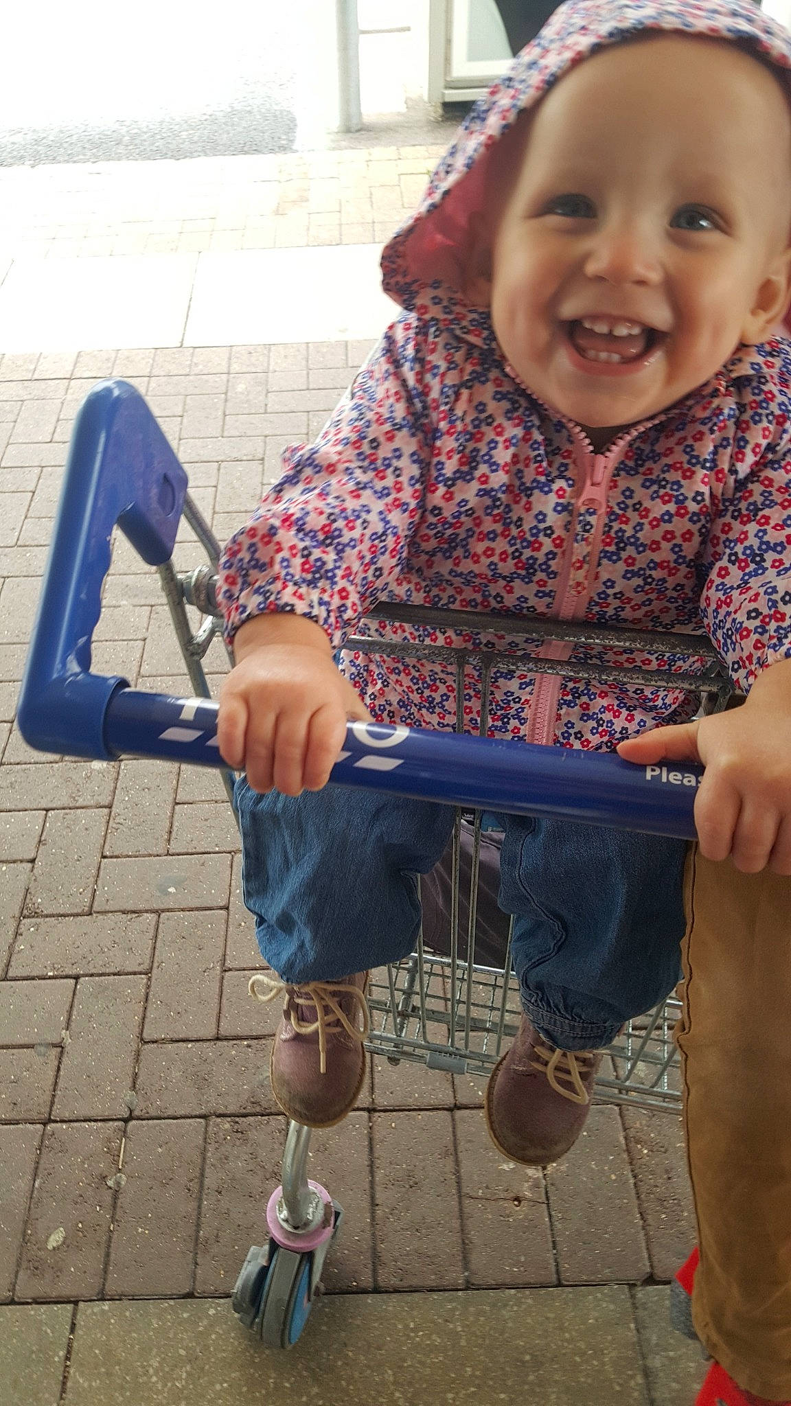 Lilly-rose is registered to the contest to win money with this photo: child, joy, person, sitting, smile, toddler