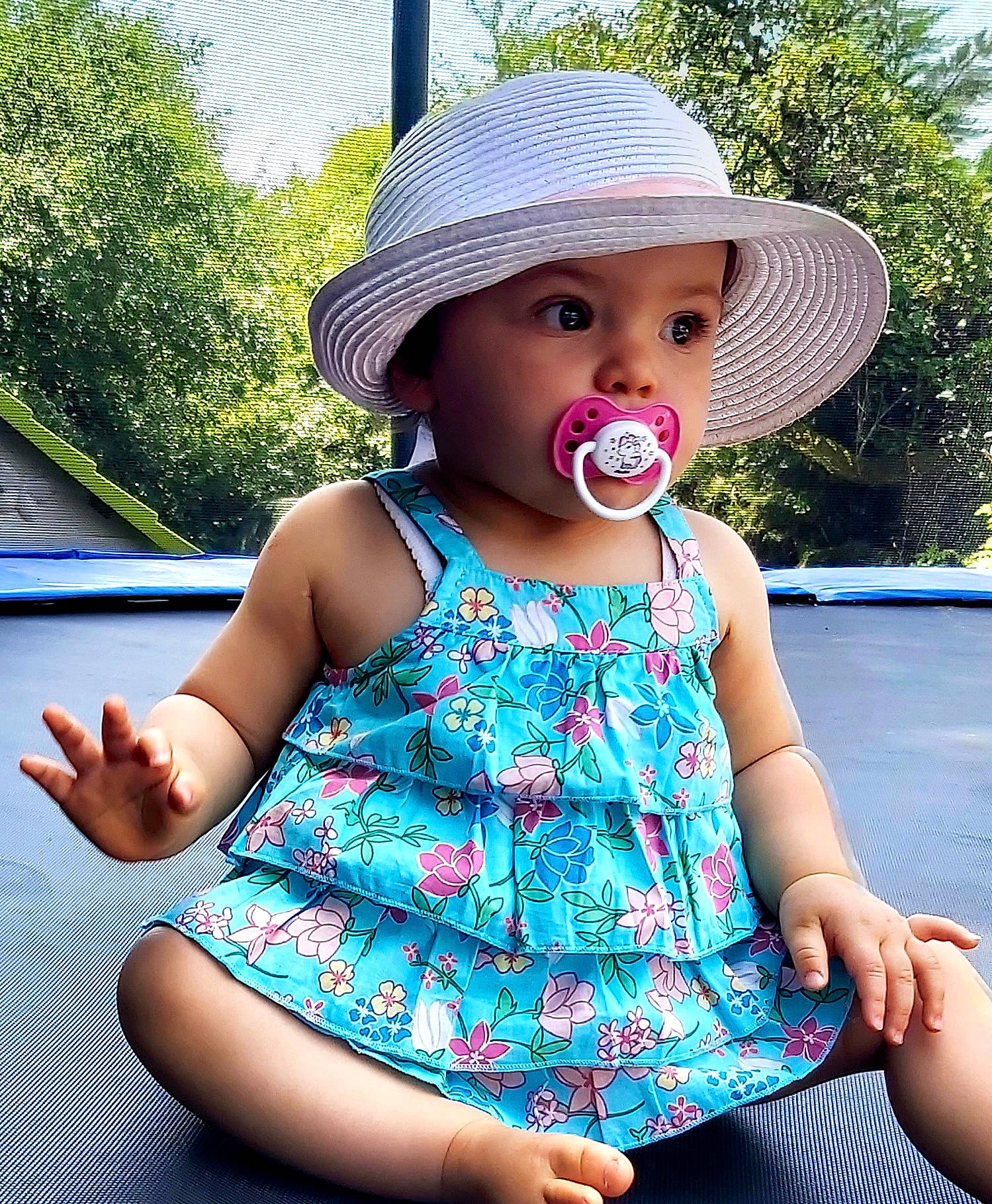 Luna participe au concours pour gagner de l'argent avec cette photo : baby_toddler_clothing, blue, clothing, dress, face, facial_expression, fun, grass, green, hairstyle, happy, hat, headwear, leisure, person, photograph, pink, plant, skin, standing