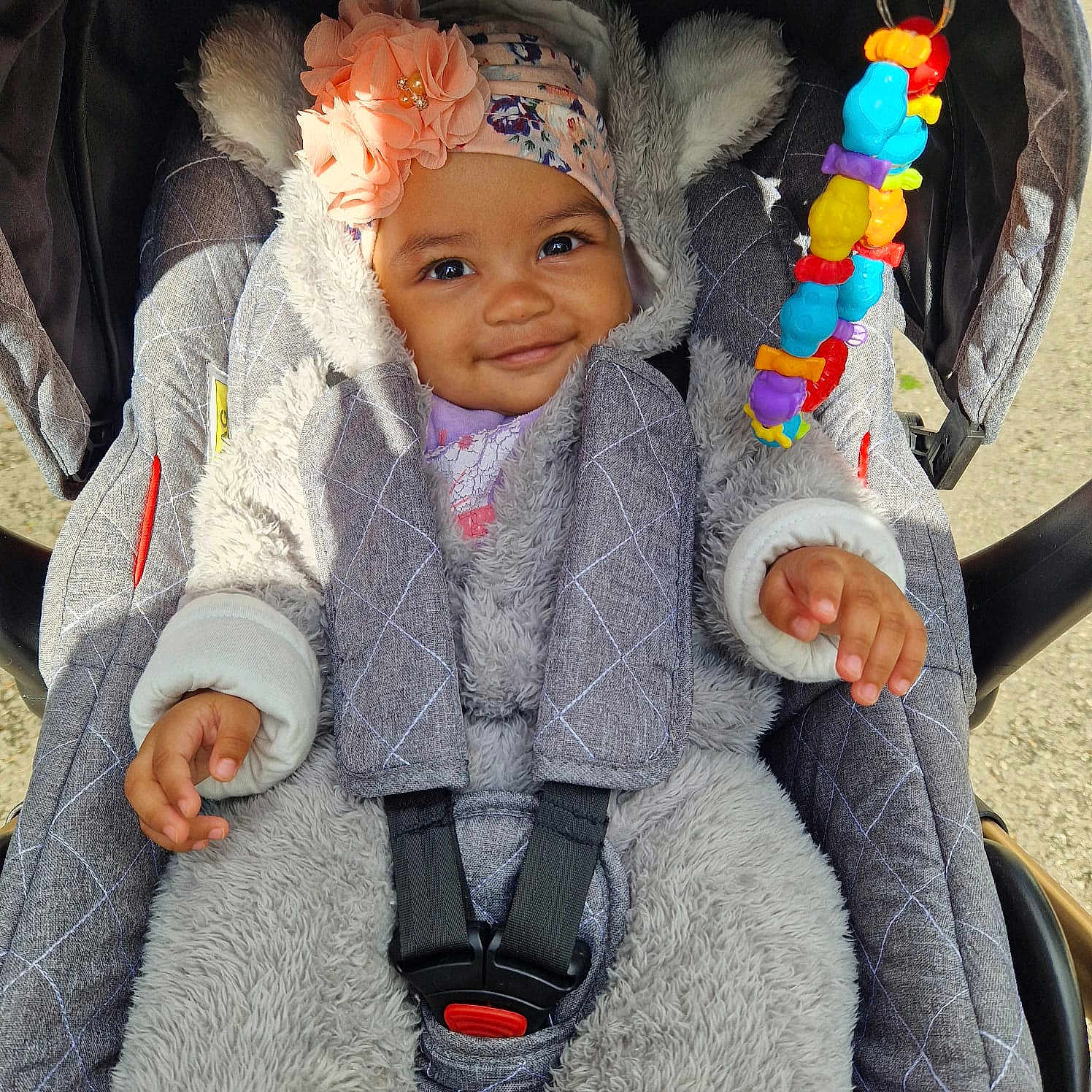 Izia a rejoint le concours — aidez-le/la à gagner de superbes lots ! accessories, baby, bonnet, cap, car, car_interior, clothing, coat, face, hat, head, jacket, knitwear, person, photography, portrait, scarf, sweater, transportation, vehicle