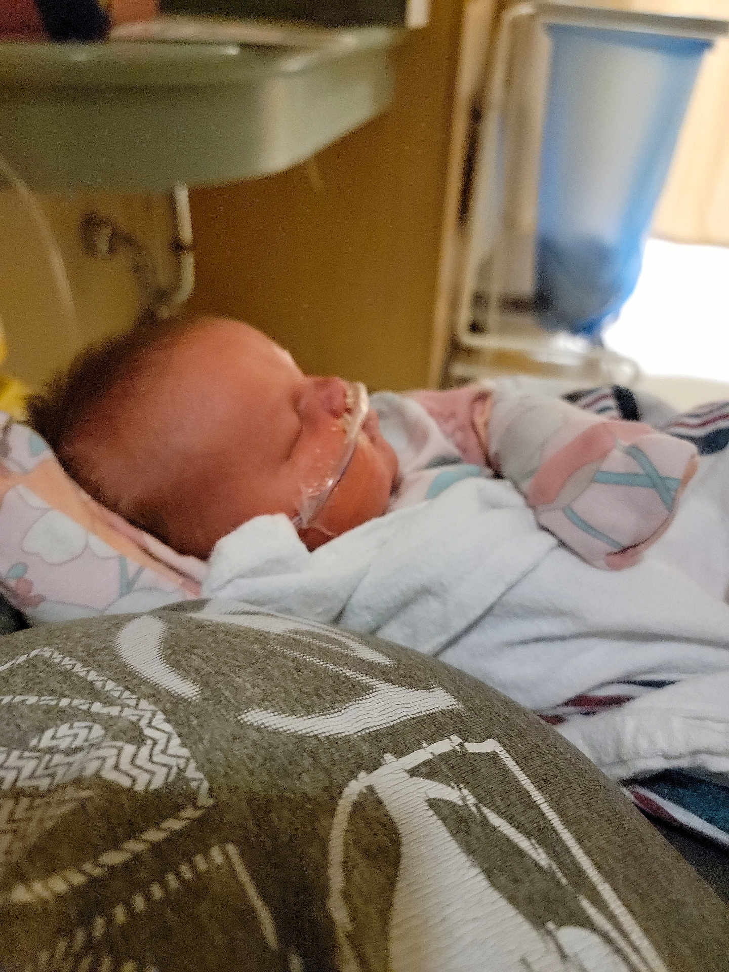 Iris is registered to the contest to win money with this photo: newborn, baby, infant, sleeping, blanket, hospital, medical, oxygen_tube, nasal_cannula, bed, resting, cozy, soft_focus, indoor, person, child, healthcare, care, pediatric, peaceful