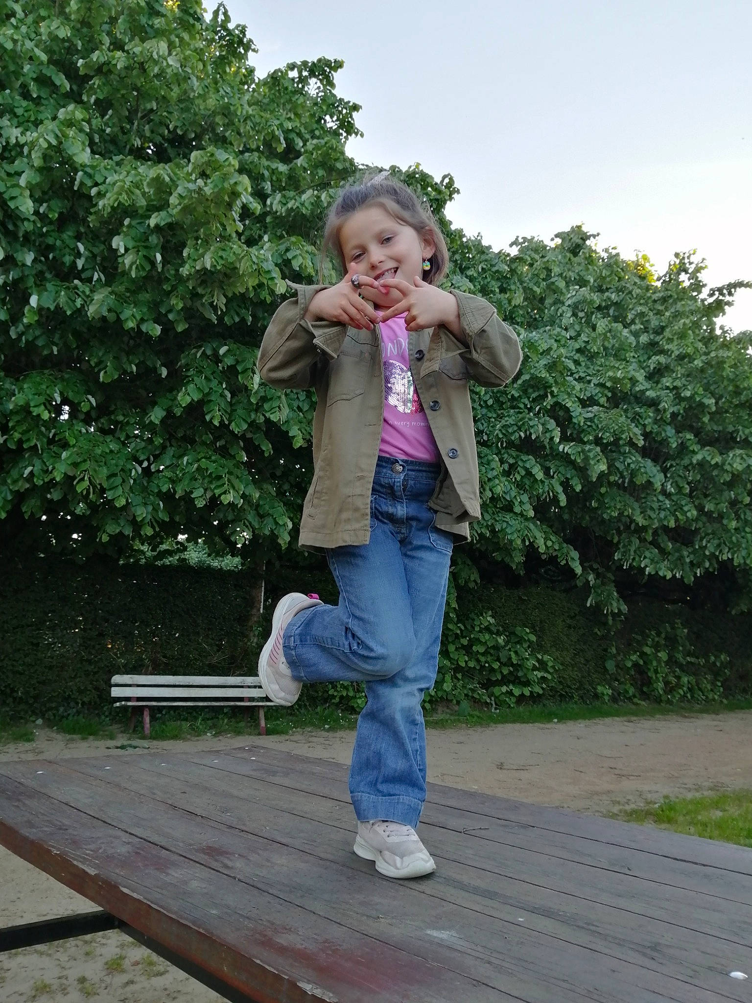 Ambre participe au concours pour gagner de l'argent avec cette photo : barefoot, botany, denim, fun, grass, happy, joy, leg, leisure, people_in_nature, person, plant, recreation, sitting, sky, sleeve, smile, toddler, travel, vacation