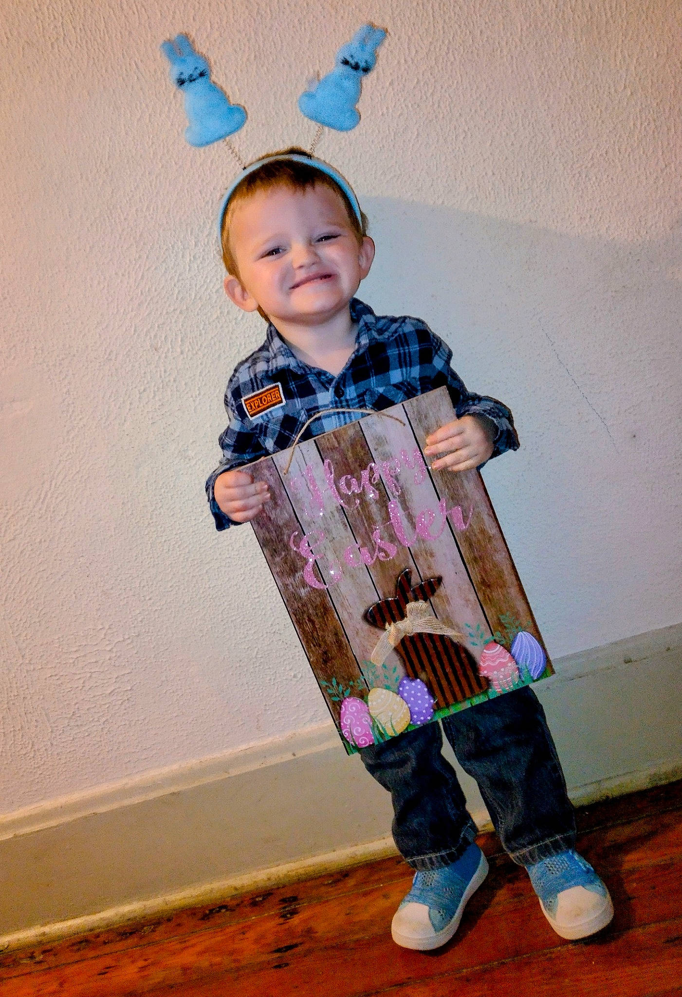 Brysten is registered to the contest to win money with this photo: baby_toddler_clothing, blue, child, cool, fun, happy, human_body, joy, magenta, pattern, person, pink, purple, room, shoe, sleeve, smile, sneakers, standing, t_shirt