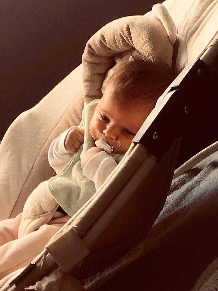 Thays participe au concours pour gagner de l'argent avec cette photo : baby, baby_products, baby_sleeping, bed, bedtime, birth, child, comfort, furniture, infant_bed, joy, nap, person, product, skin, sleep, smile, toddler