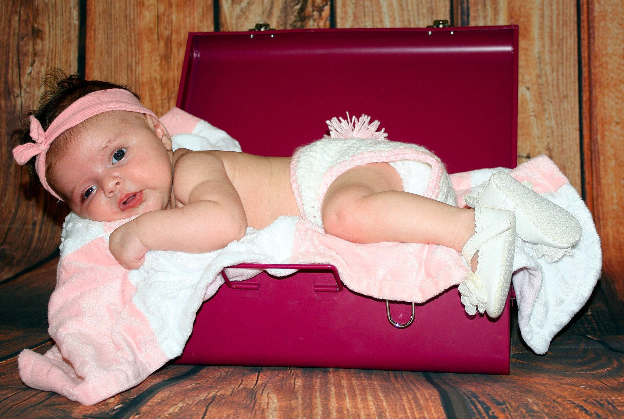 Thays participe au concours pour gagner de l'argent avec cette photo : baby, child, leg, person, toddler