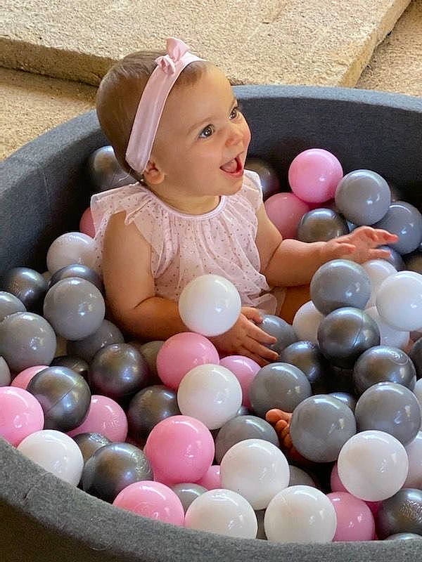 Alix a rejoint le concours — aidez-le/la à gagner de superbes lots ! child, egg, food, person, pink, toddler